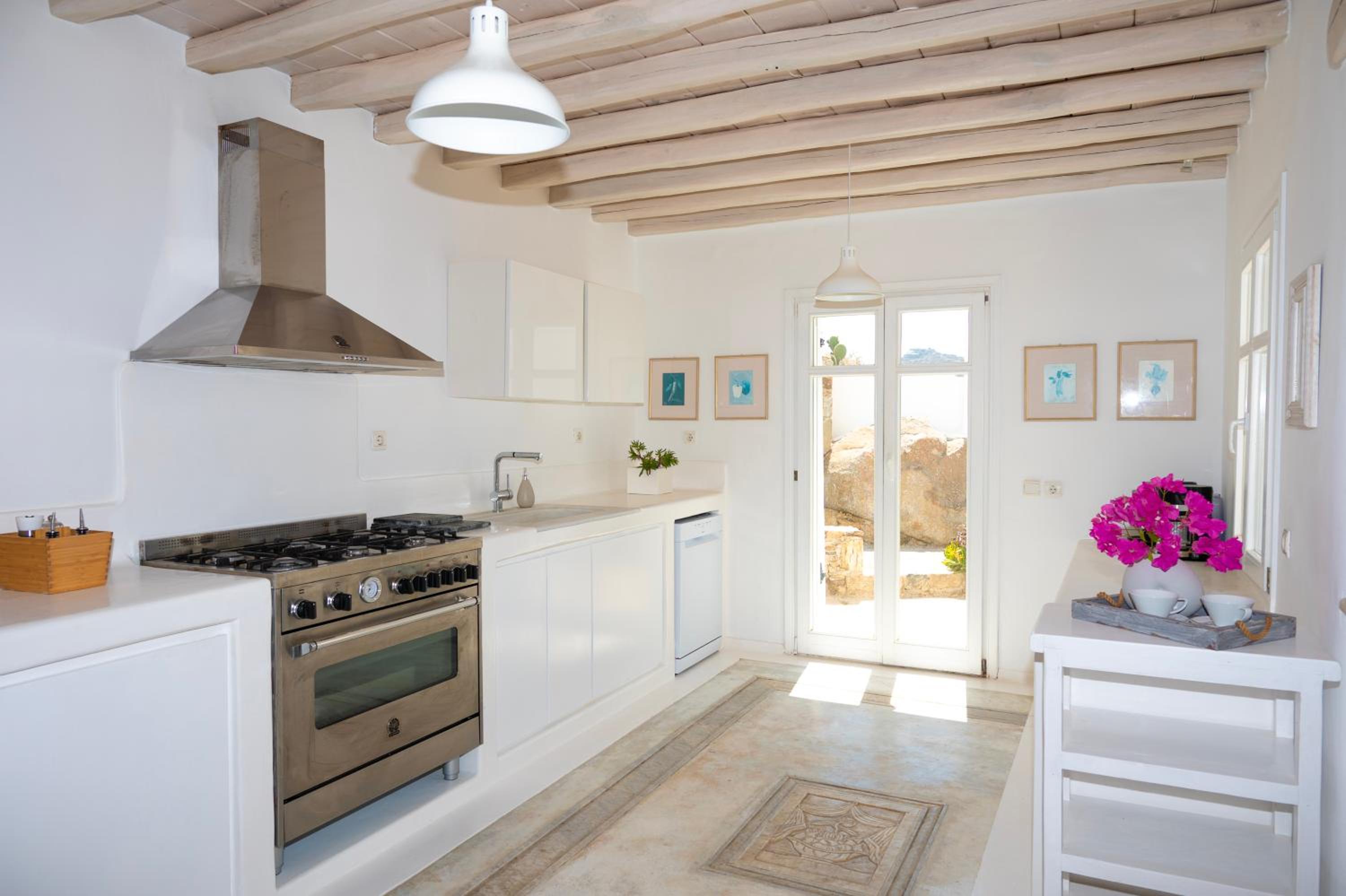 Topos exclusive Mykonos photo 3