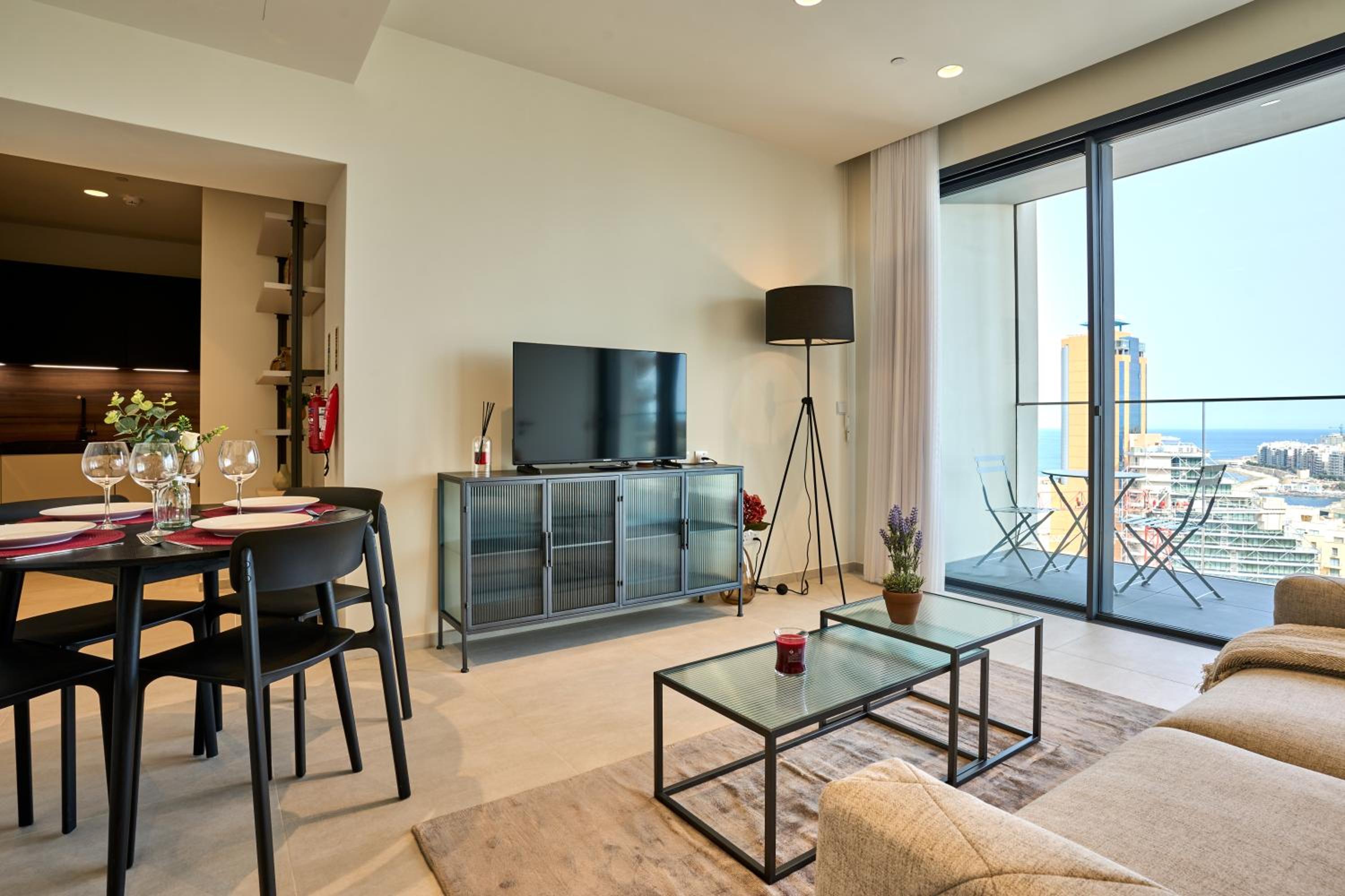 Luxury Apartment with Panoramic Sea views in Mercury Towers photo 5