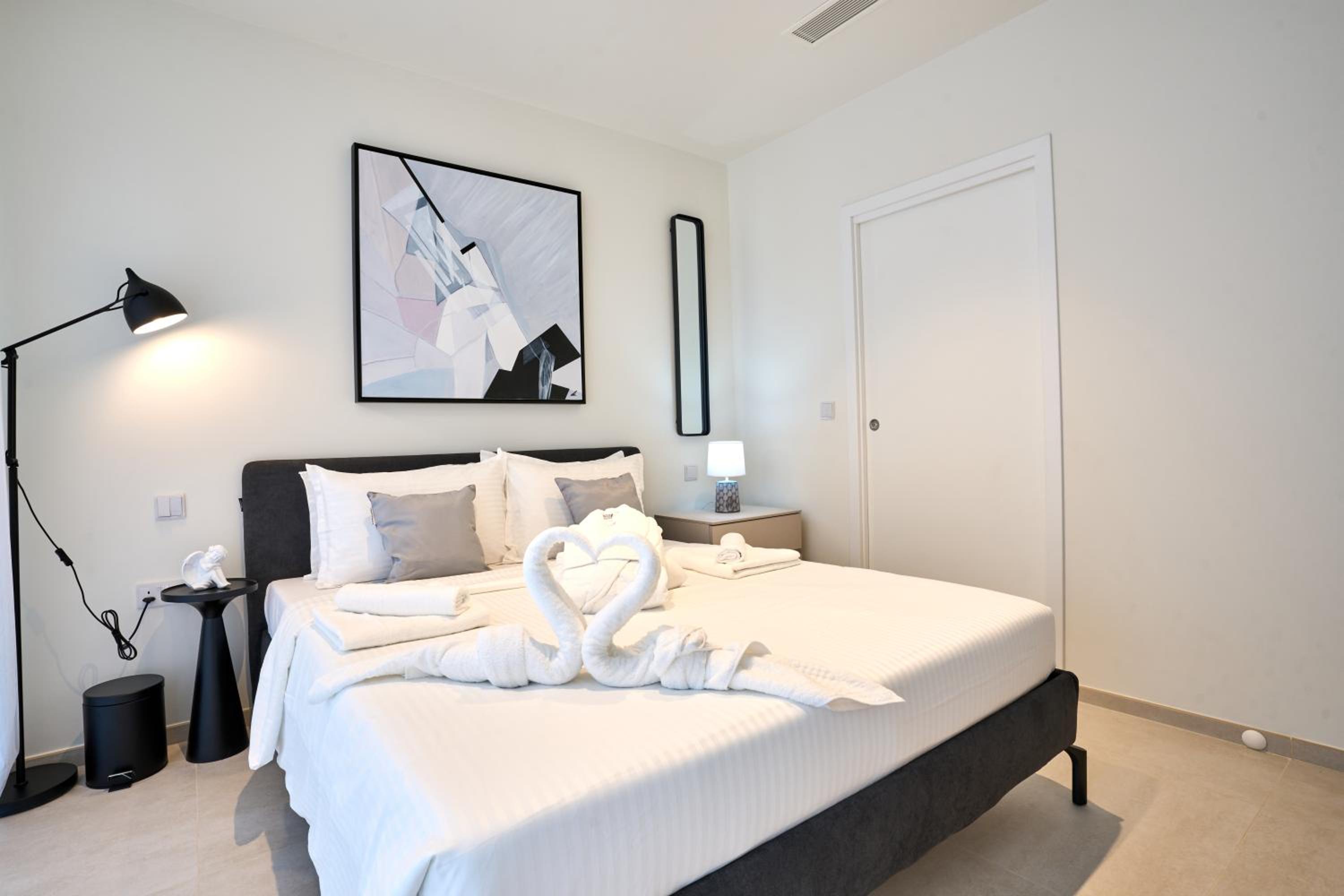Luxury Apartment with Panoramic Sea views in Mercury Towers photo 5