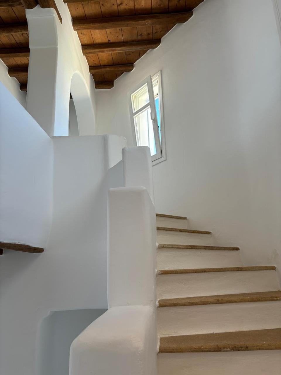 Topos exclusive Mykonos photo 4