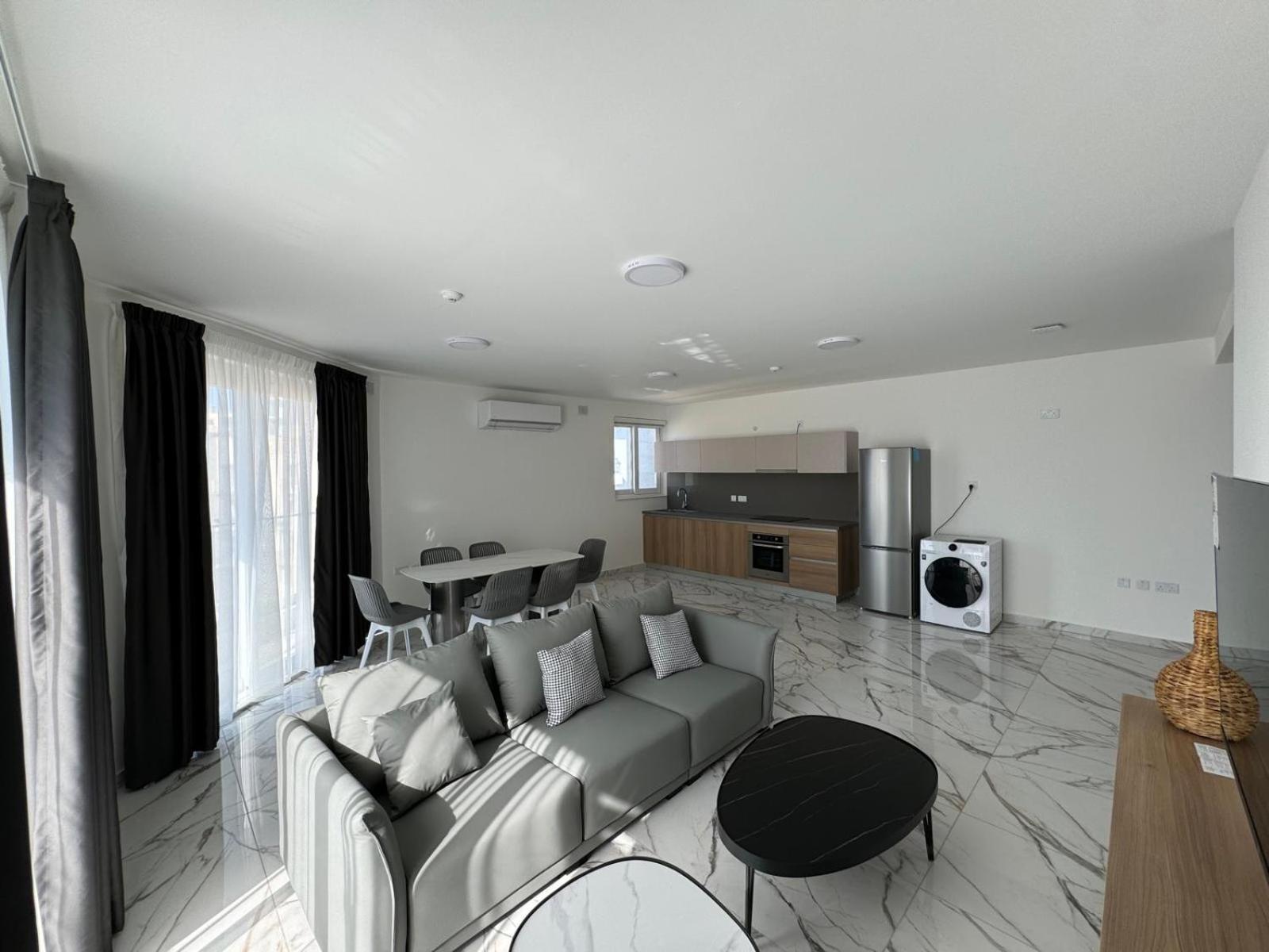 Corner Spacious 2BR Apartment - by HostMT photo 5