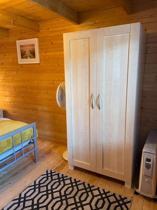 LOG CABIN living for 3-4 people in Frimley view 2