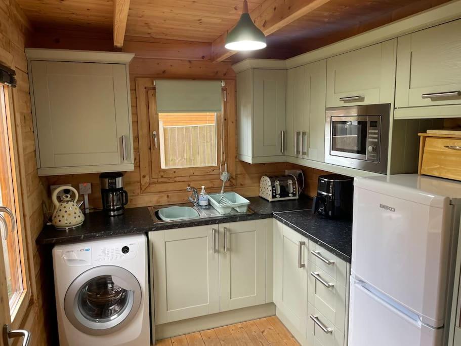 LOG CABIN living for 3-4 people in Frimley view 3