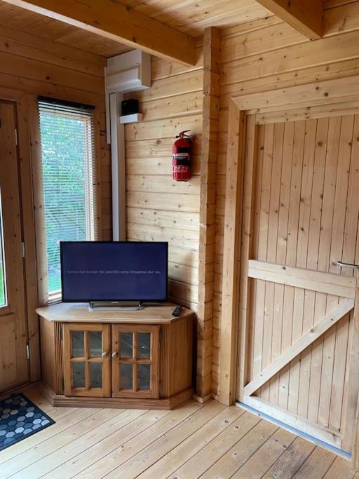 LOG CABIN living for 3-4 people in Frimley view 4