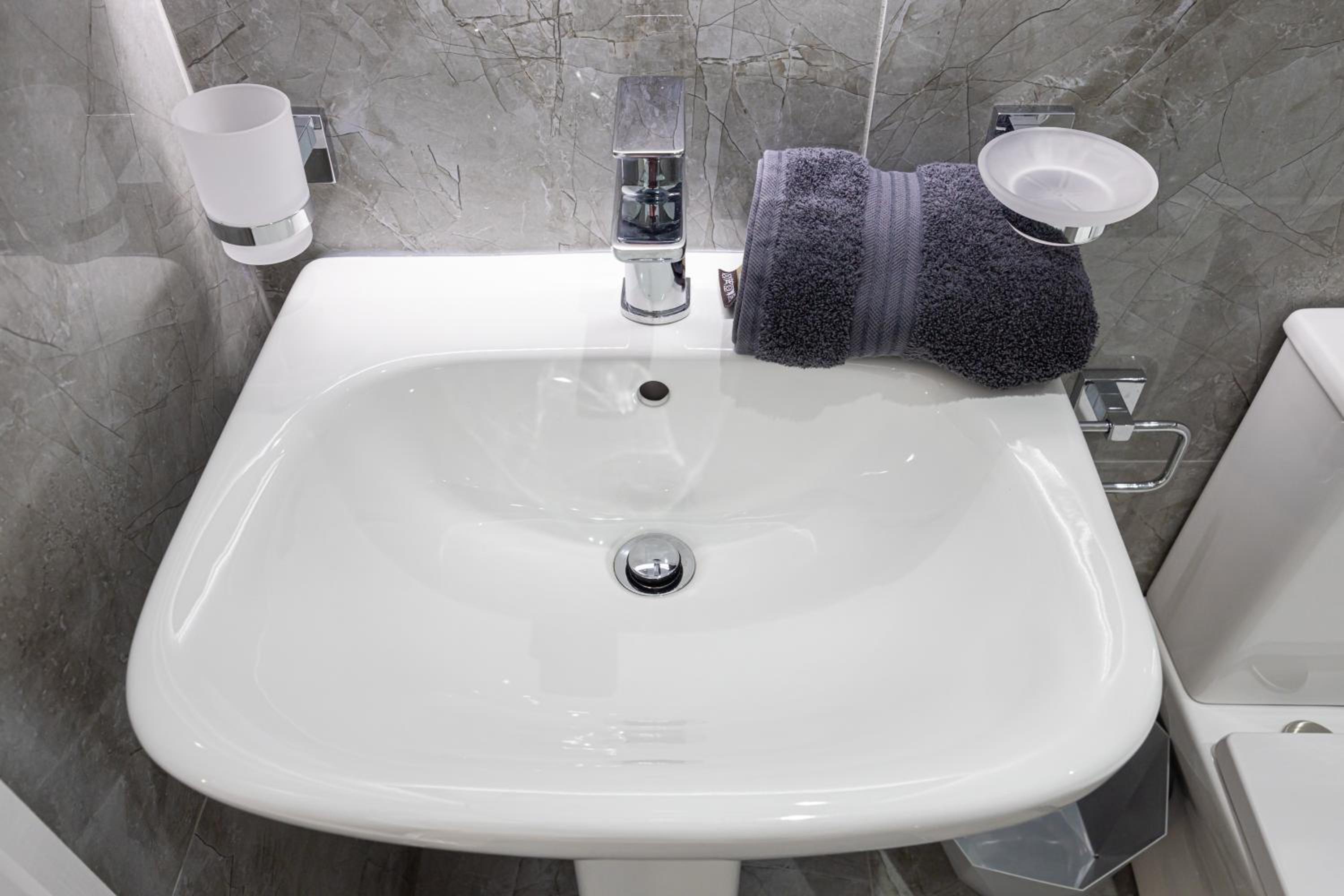 The Kent- Luxury Rooms view 3