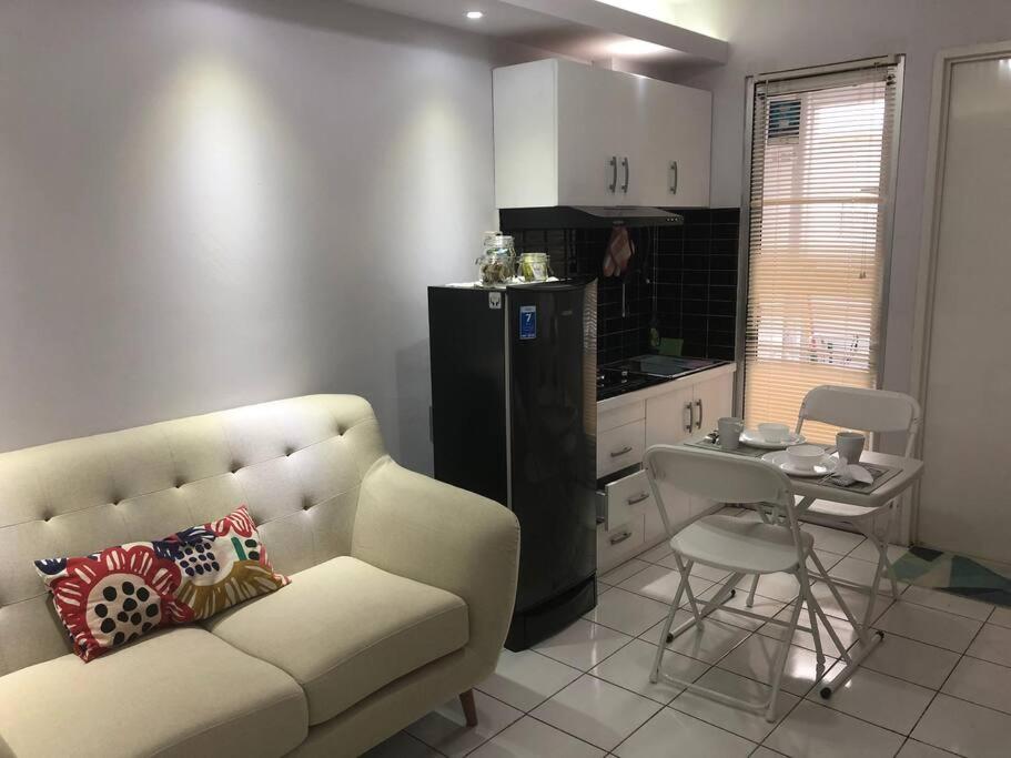 2BR KRL access with Netflix, Kalibata City view 4