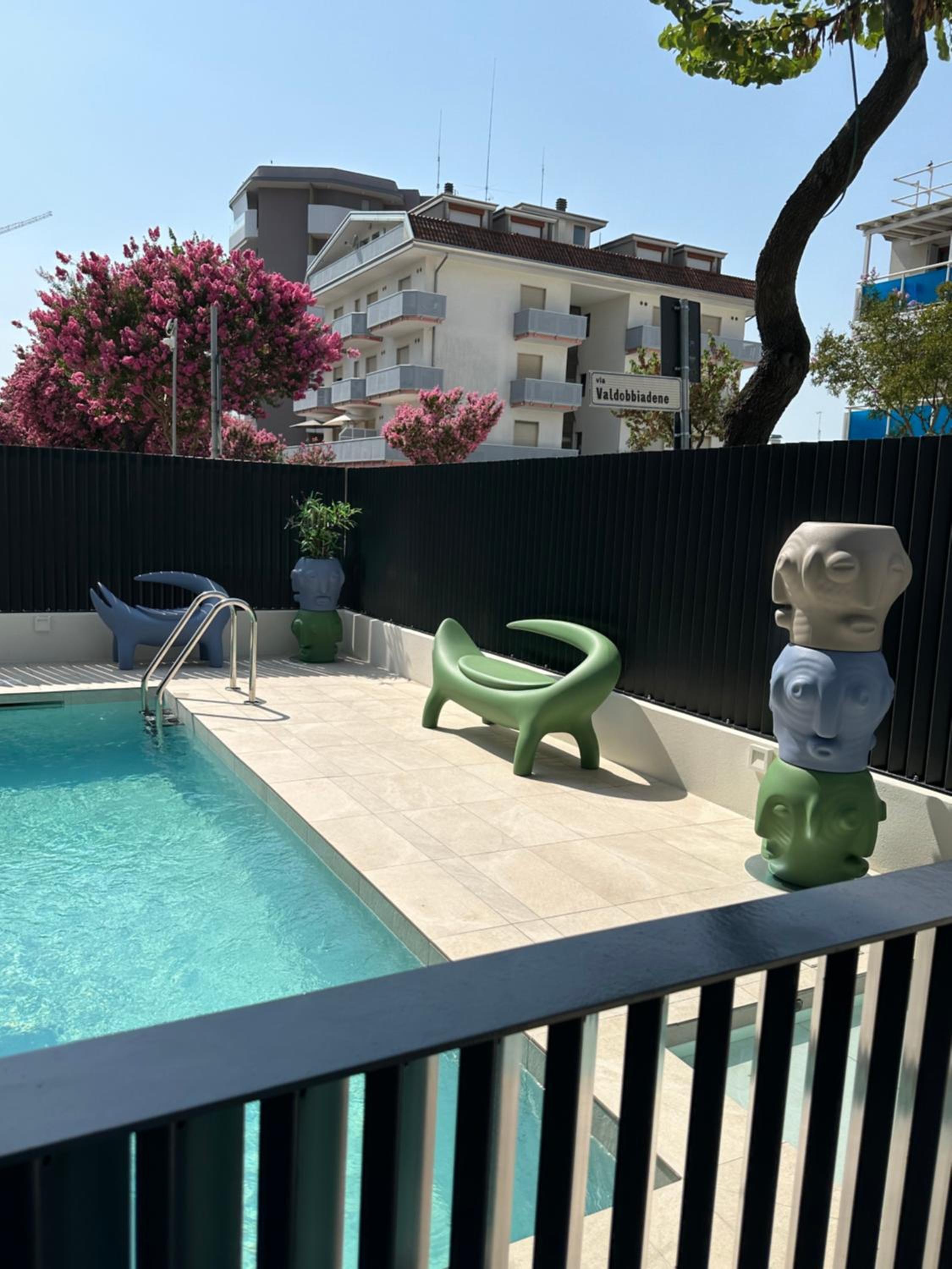 Beach Palace with small swimming pool, private beach, parking