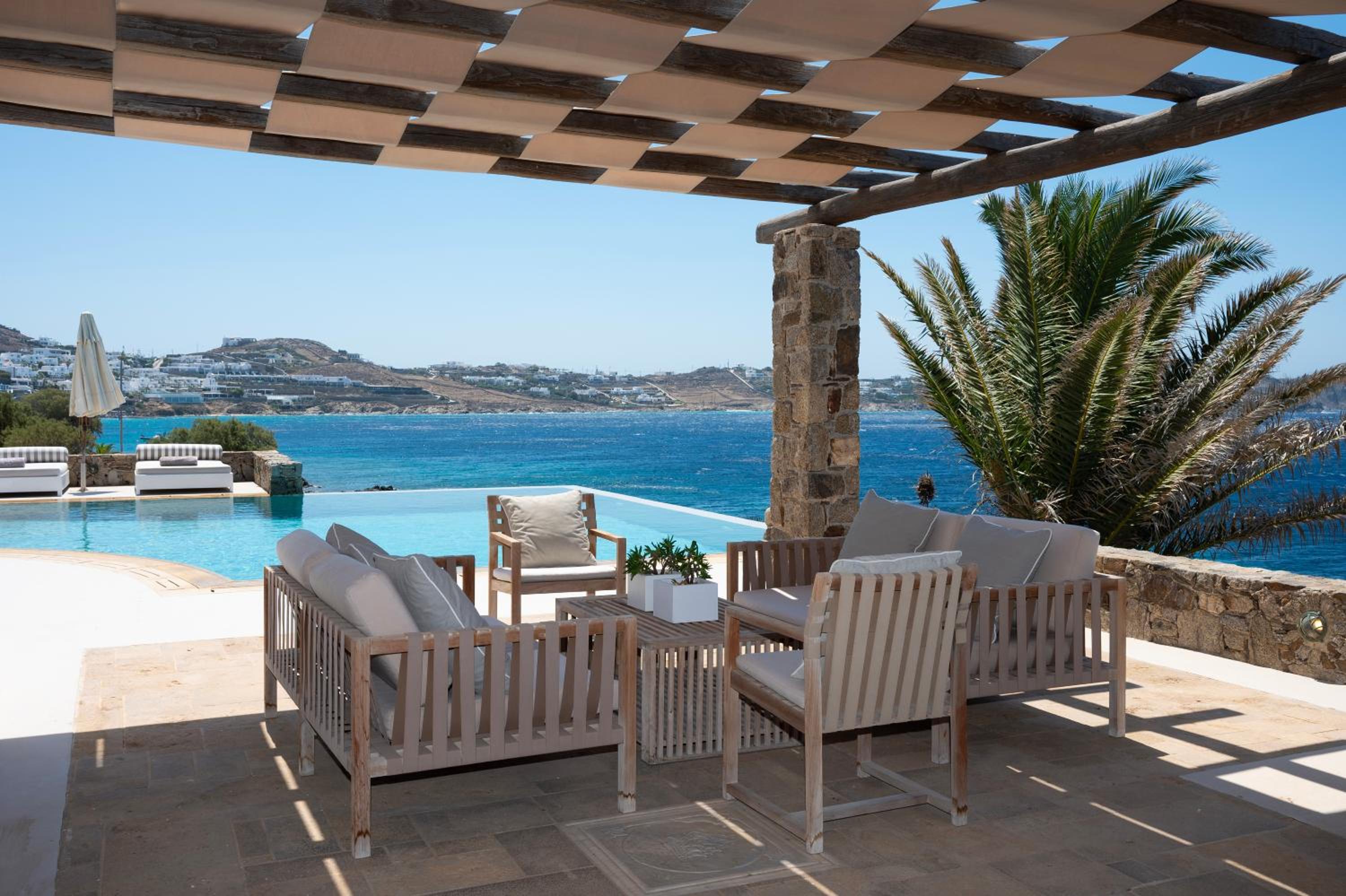 Topos exclusive Mykonos- villa Kymothoe view 3