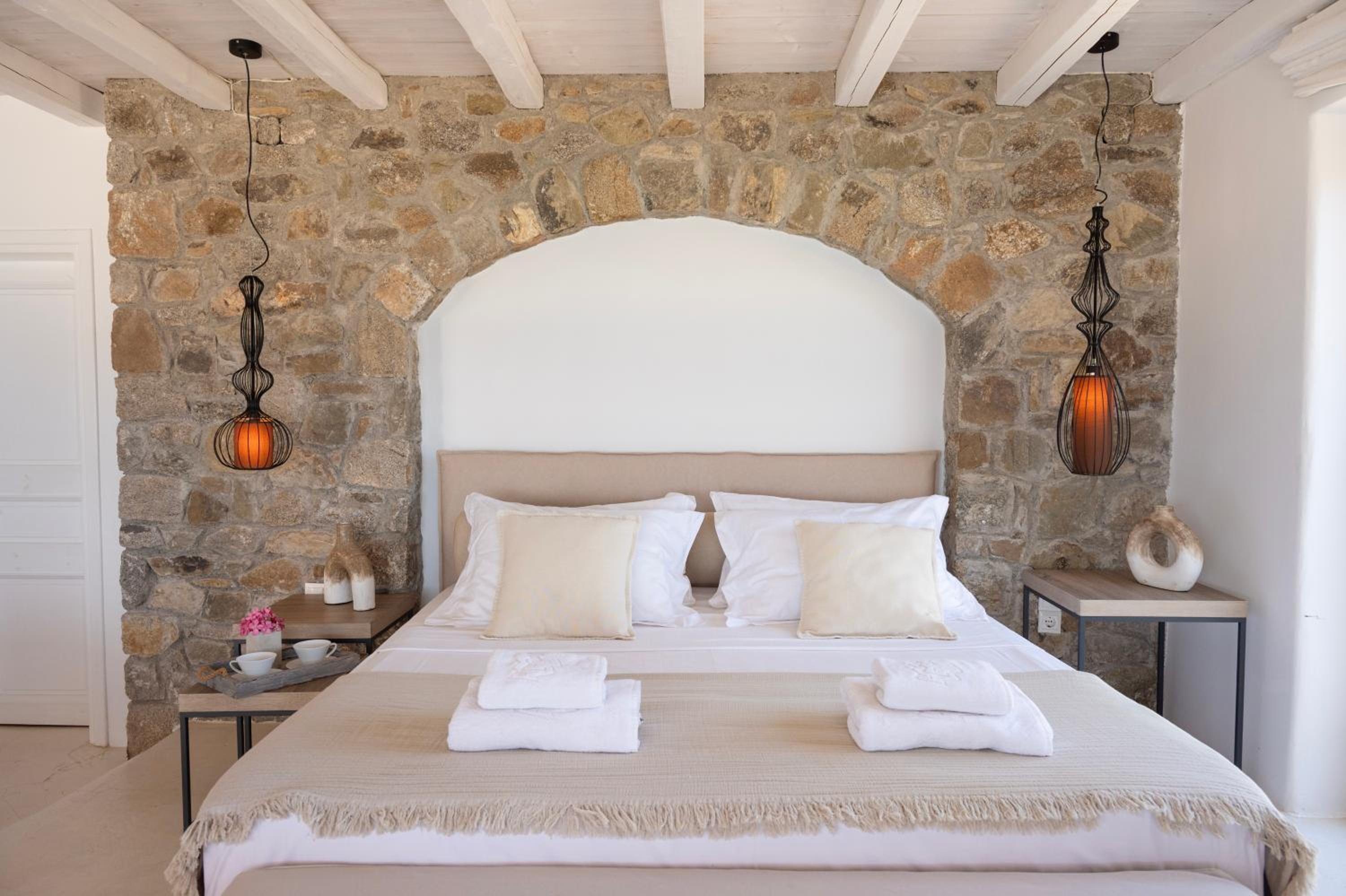 Topos exclusive Mykonos- villa Kymothoe view 5