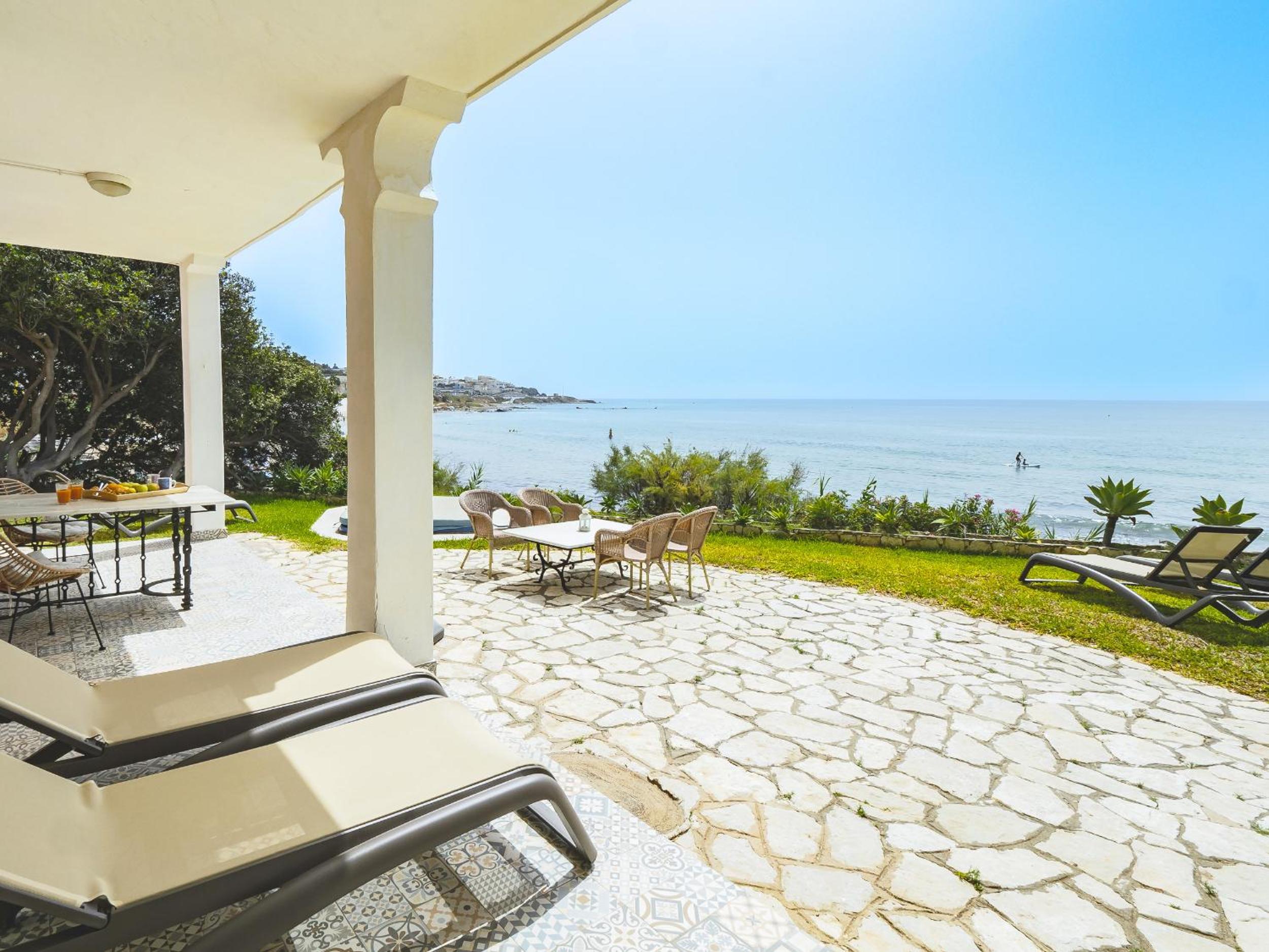 Cubo's Beachfront Villa Khayyam