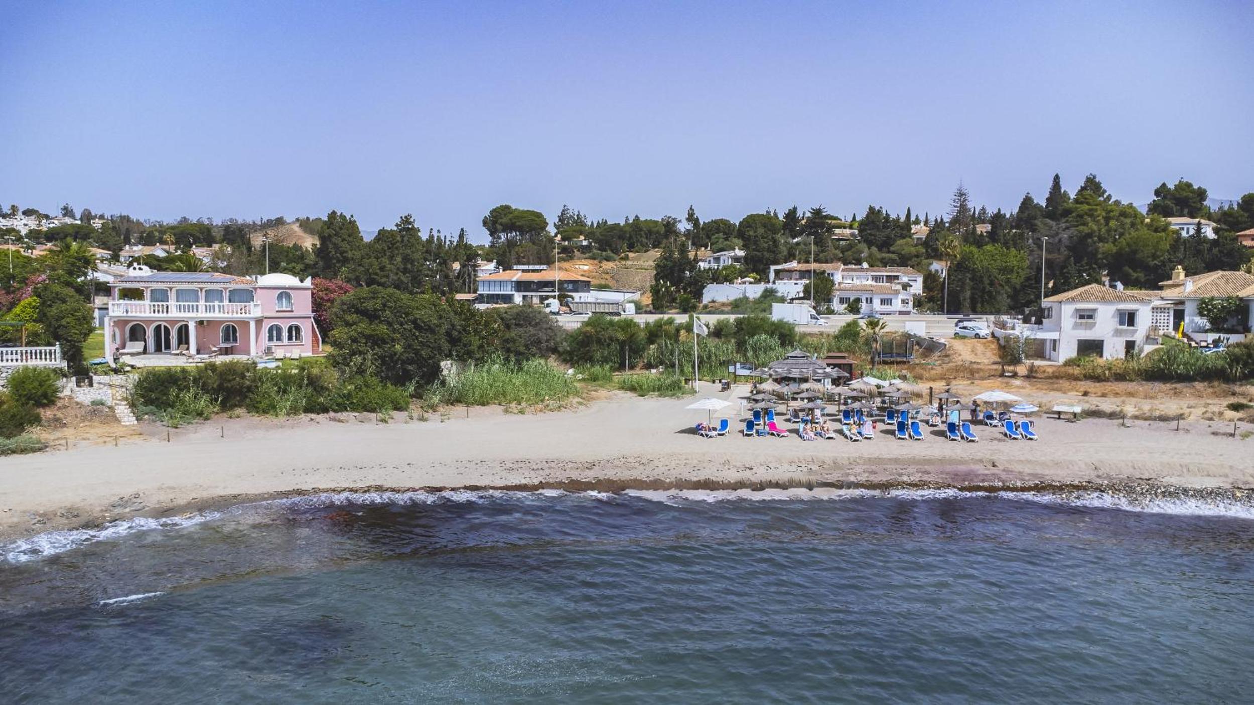 Cubo's Beachfront Villa Khayyam