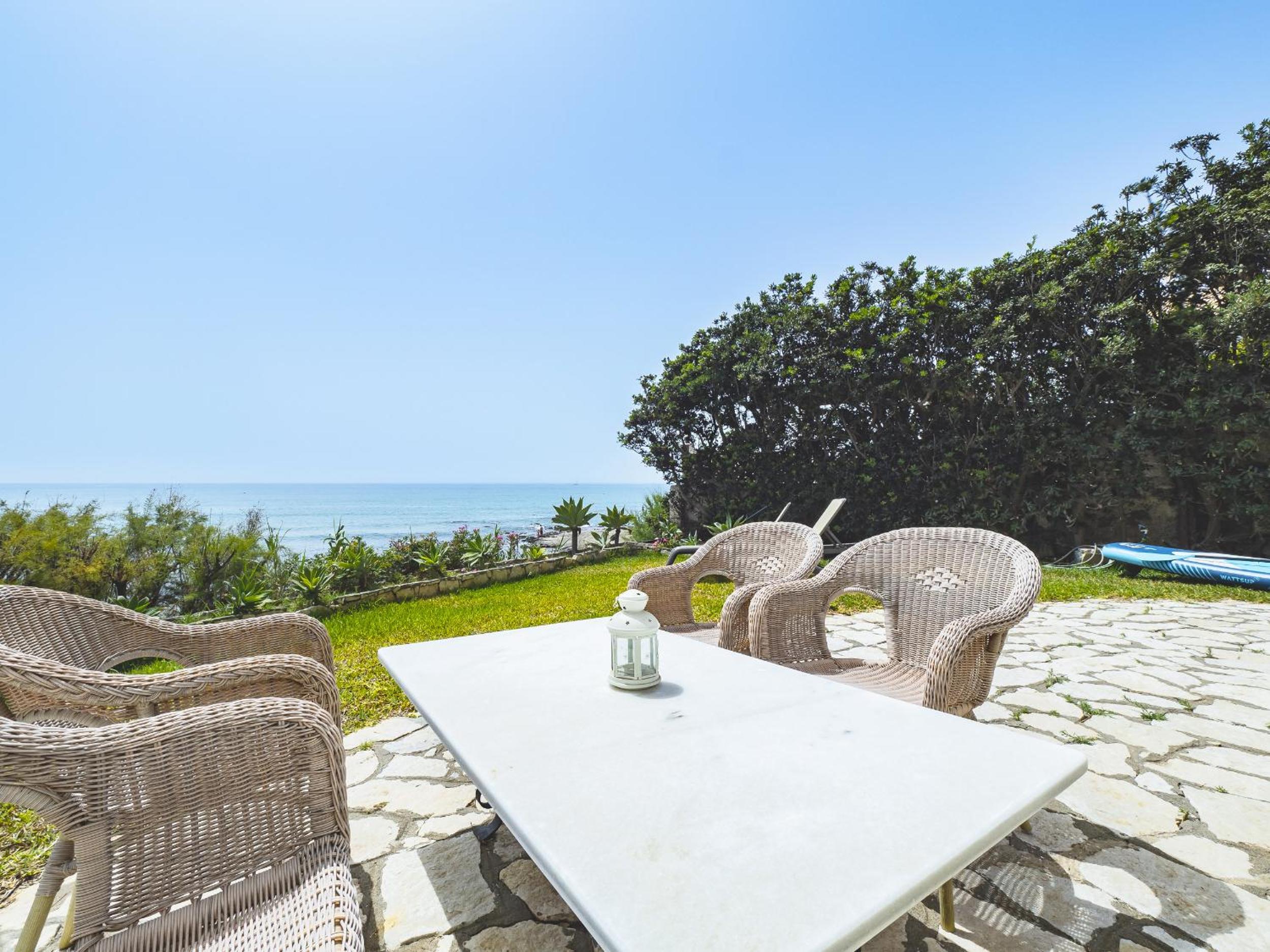 Cubo's Beachfront Villa Khayyam