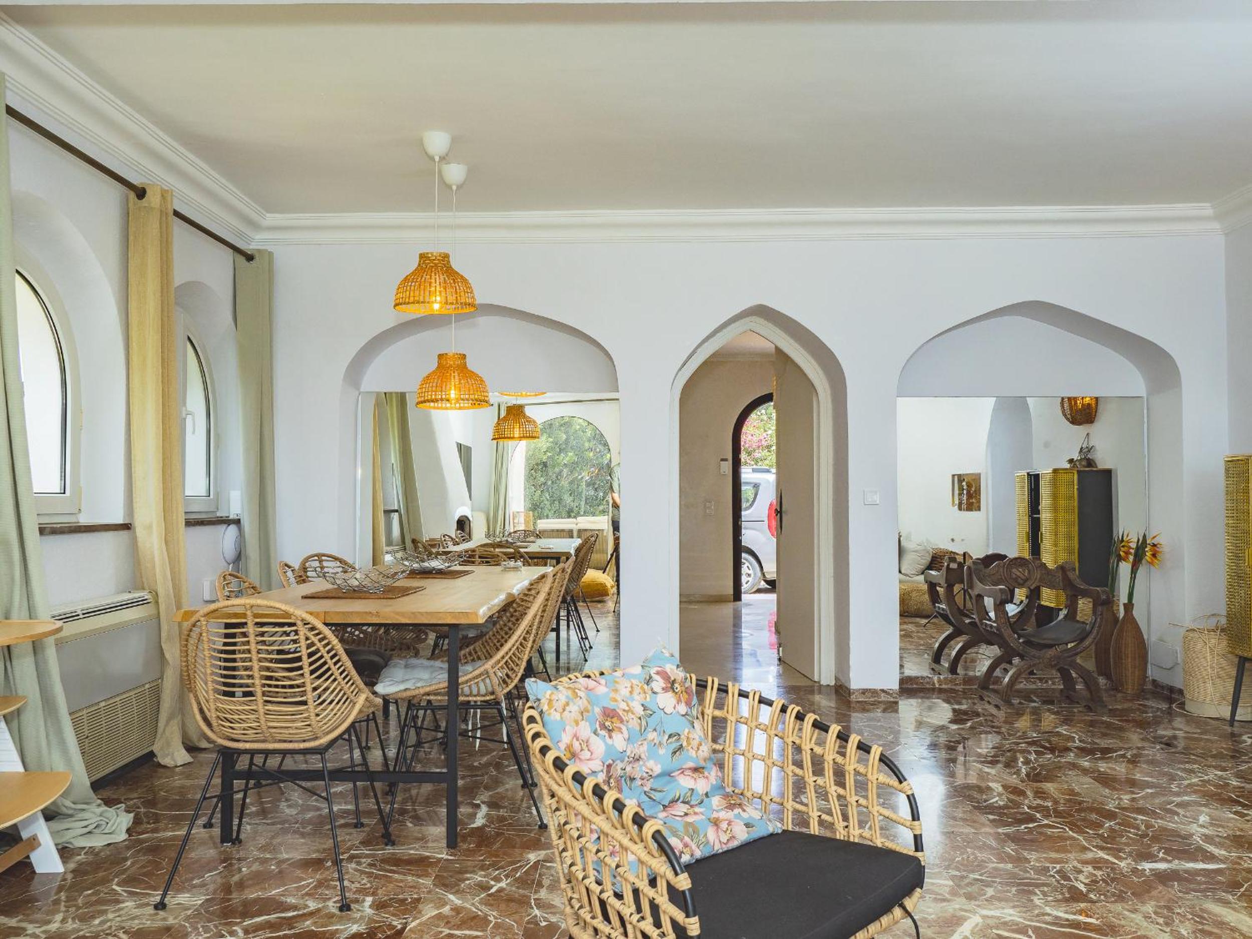 Cubo's Beachfront Villa Khayyam