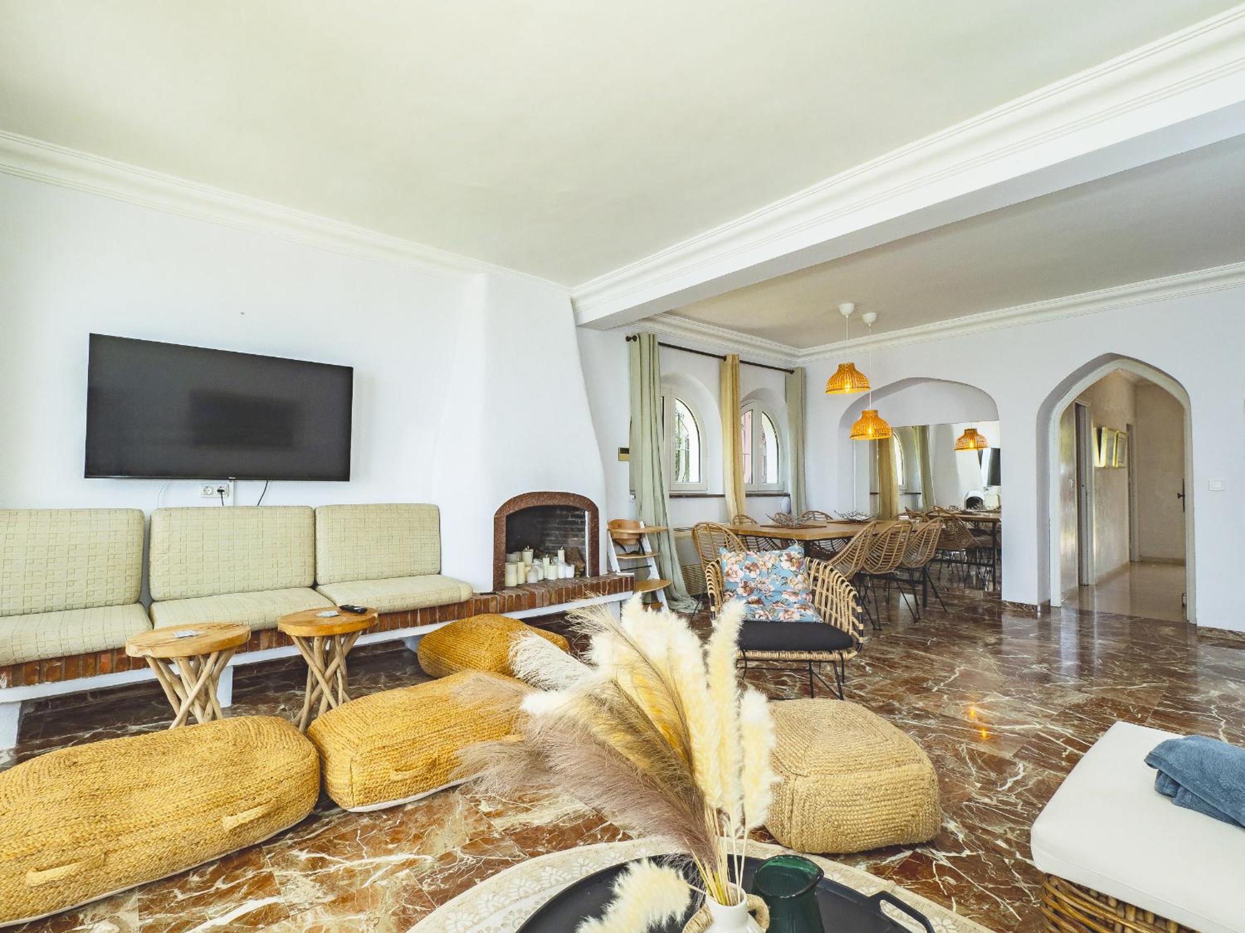 Cubo's Beachfront Villa Khayyam