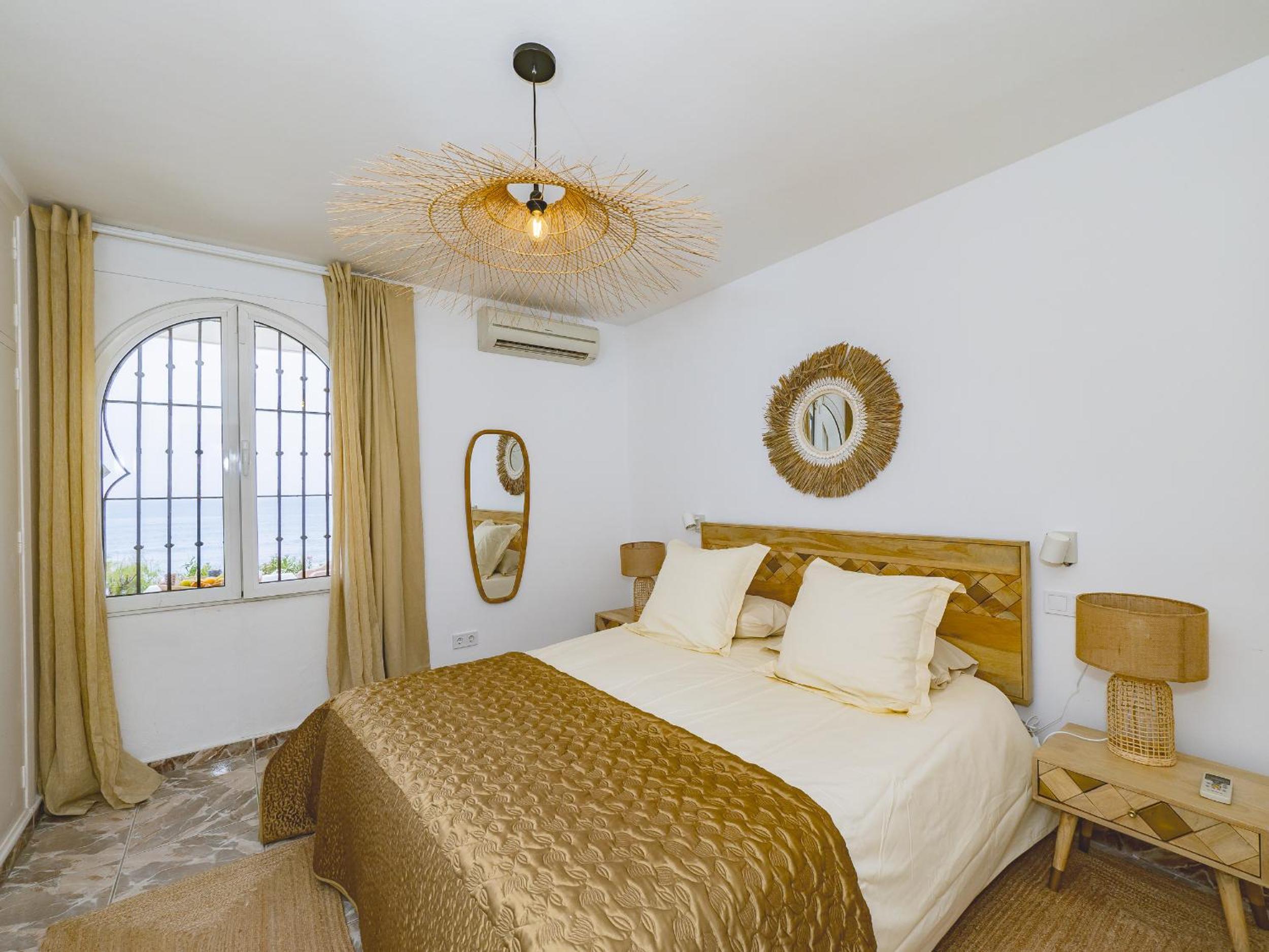 Cubo's Beachfront Villa Khayyam