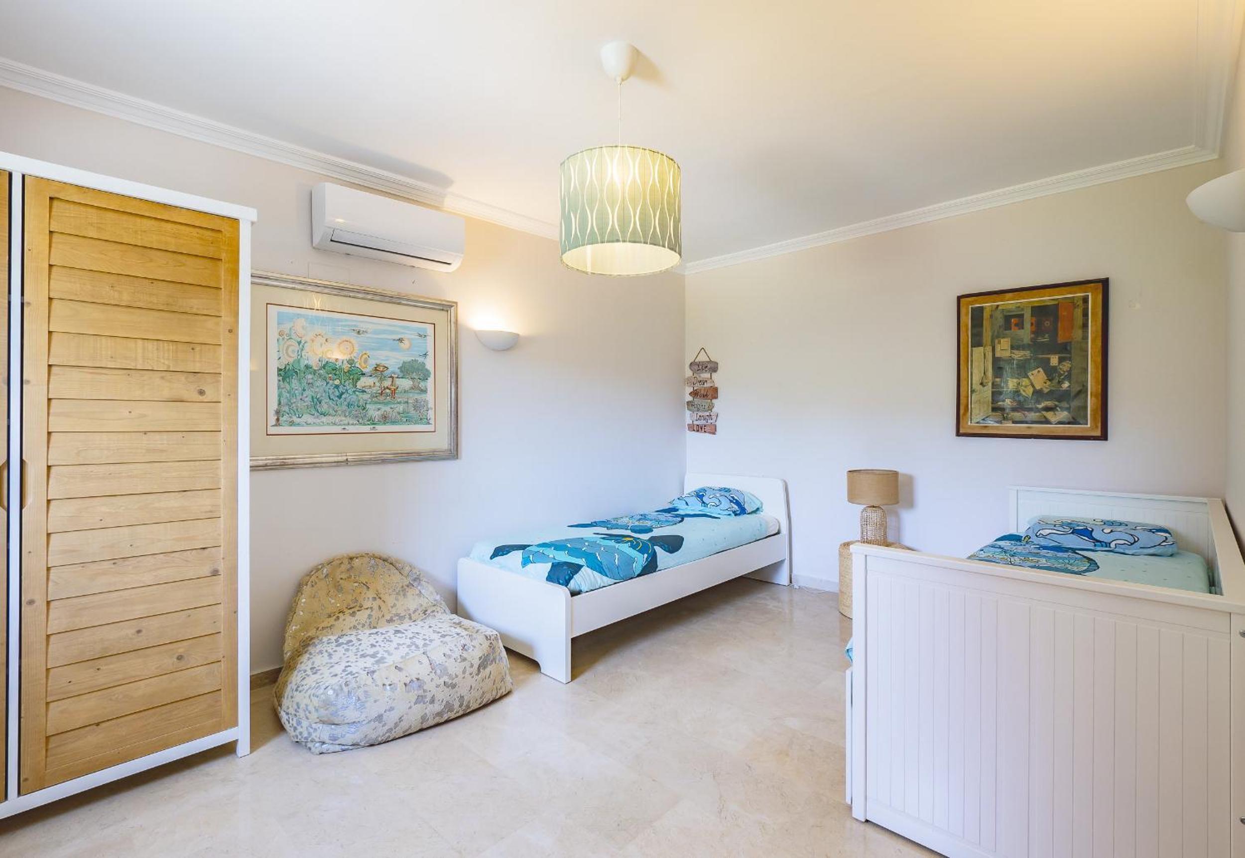 Cubo's Beachfront Villa Khayyam