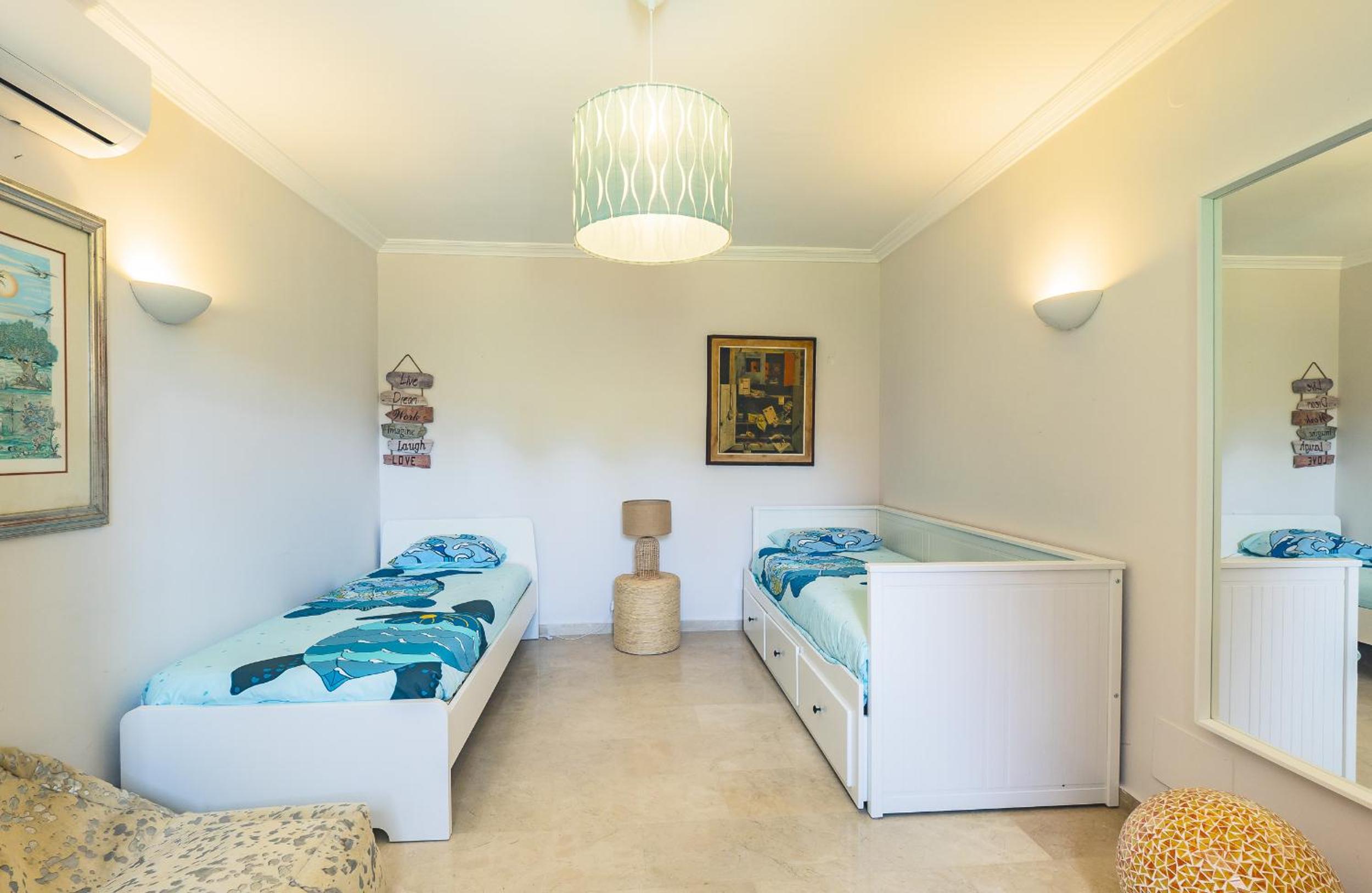 Cubo's Beachfront Villa Khayyam