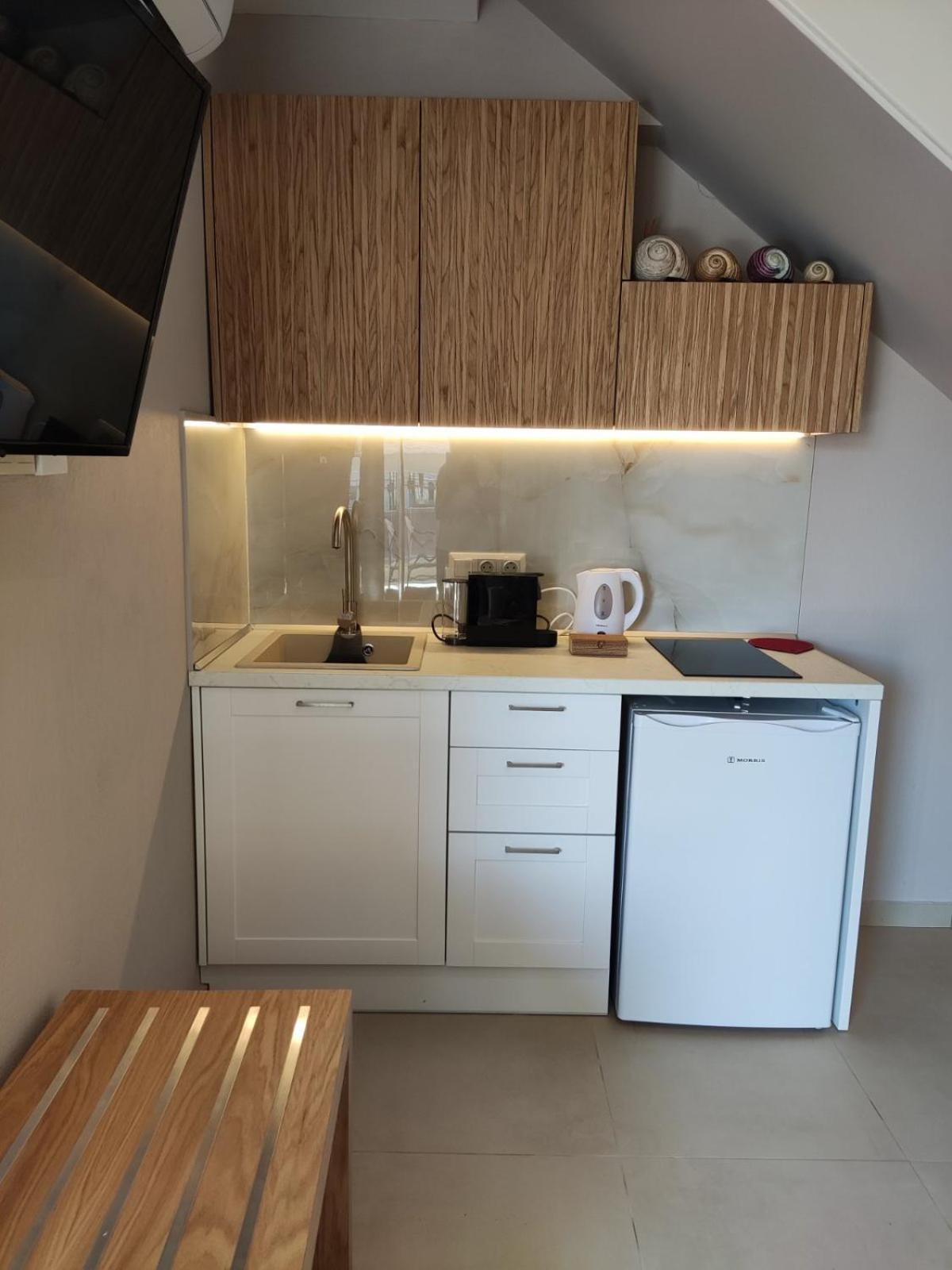 Theros Summer Suite 2 view 5