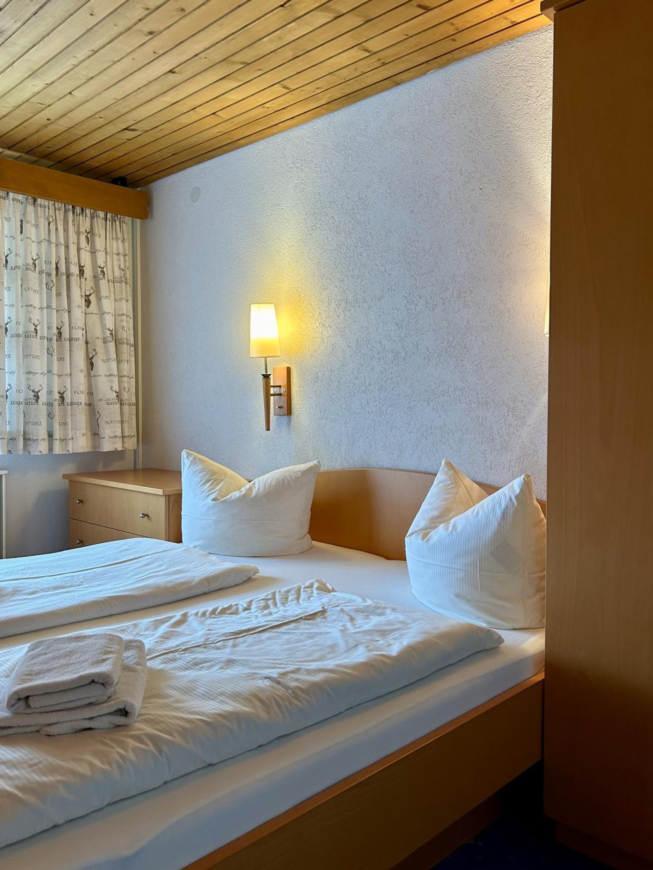 WOLF RETREAT Apartments im Lechtal davor Appartementhaus Michaela