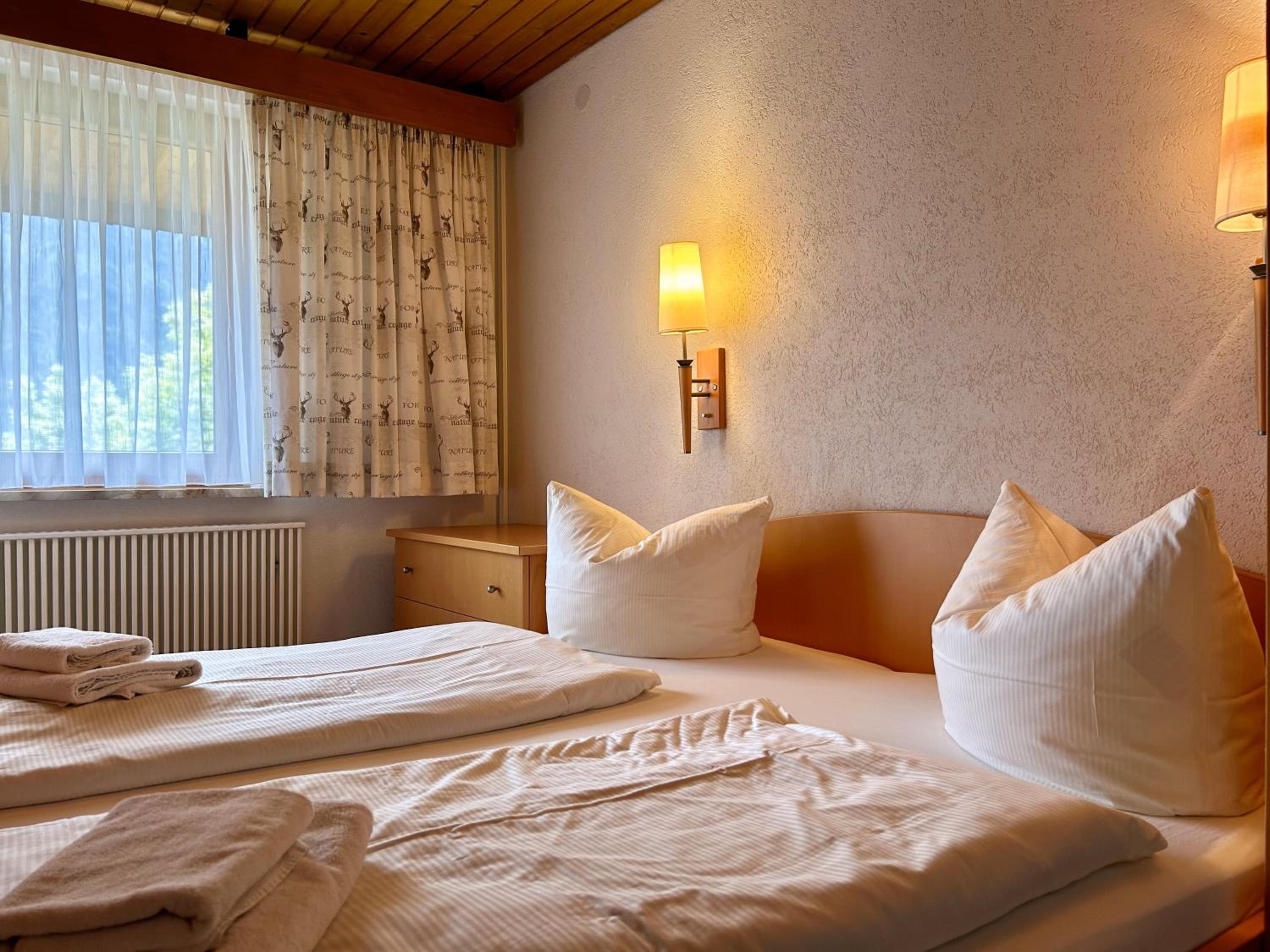 WOLF RETREAT Apartments im Lechtal davor Appartementhaus Michaela