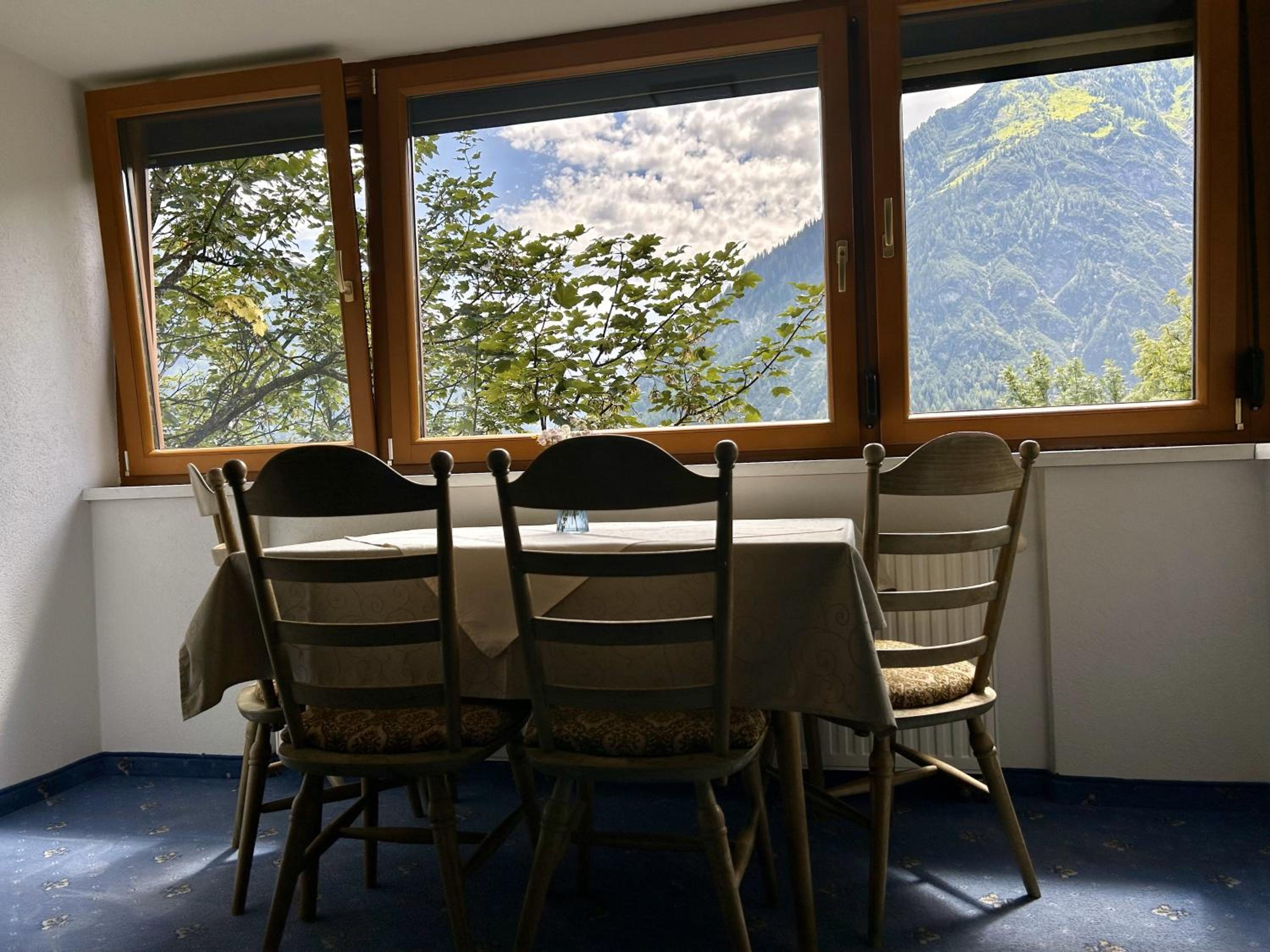 WOLF RETREAT Apartments im Lechtal davor Appartementhaus Michaela