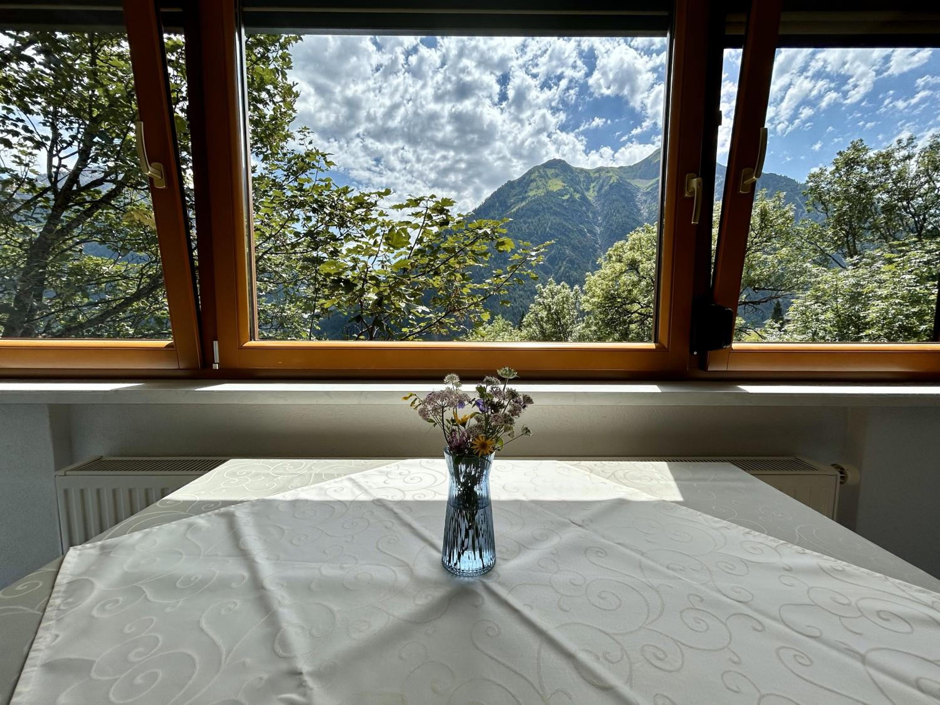 WOLF RETREAT Apartments im Lechtal davor Appartementhaus Michaela