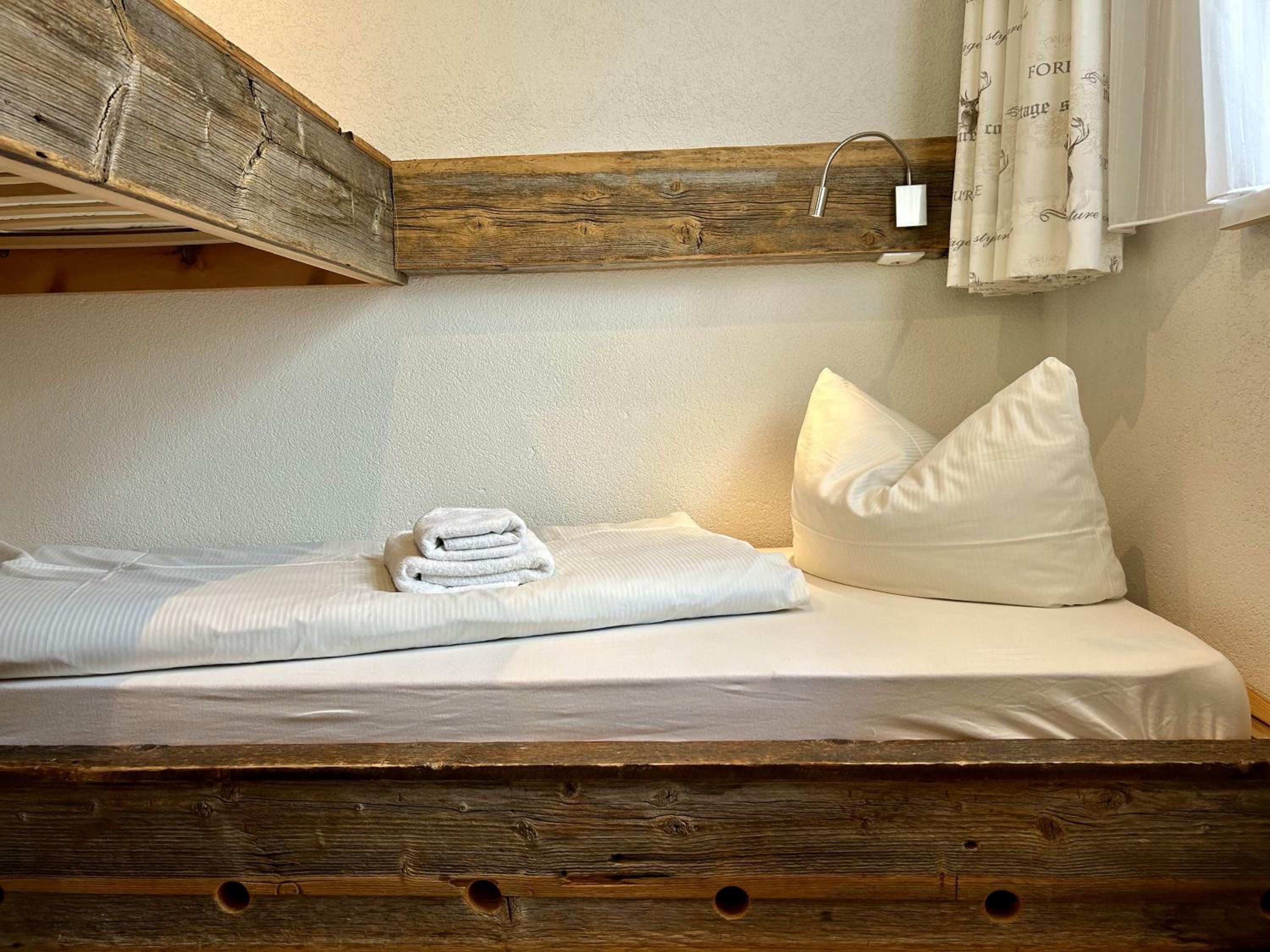WOLF RETREAT Apartments im Lechtal davor Appartementhaus Michaela