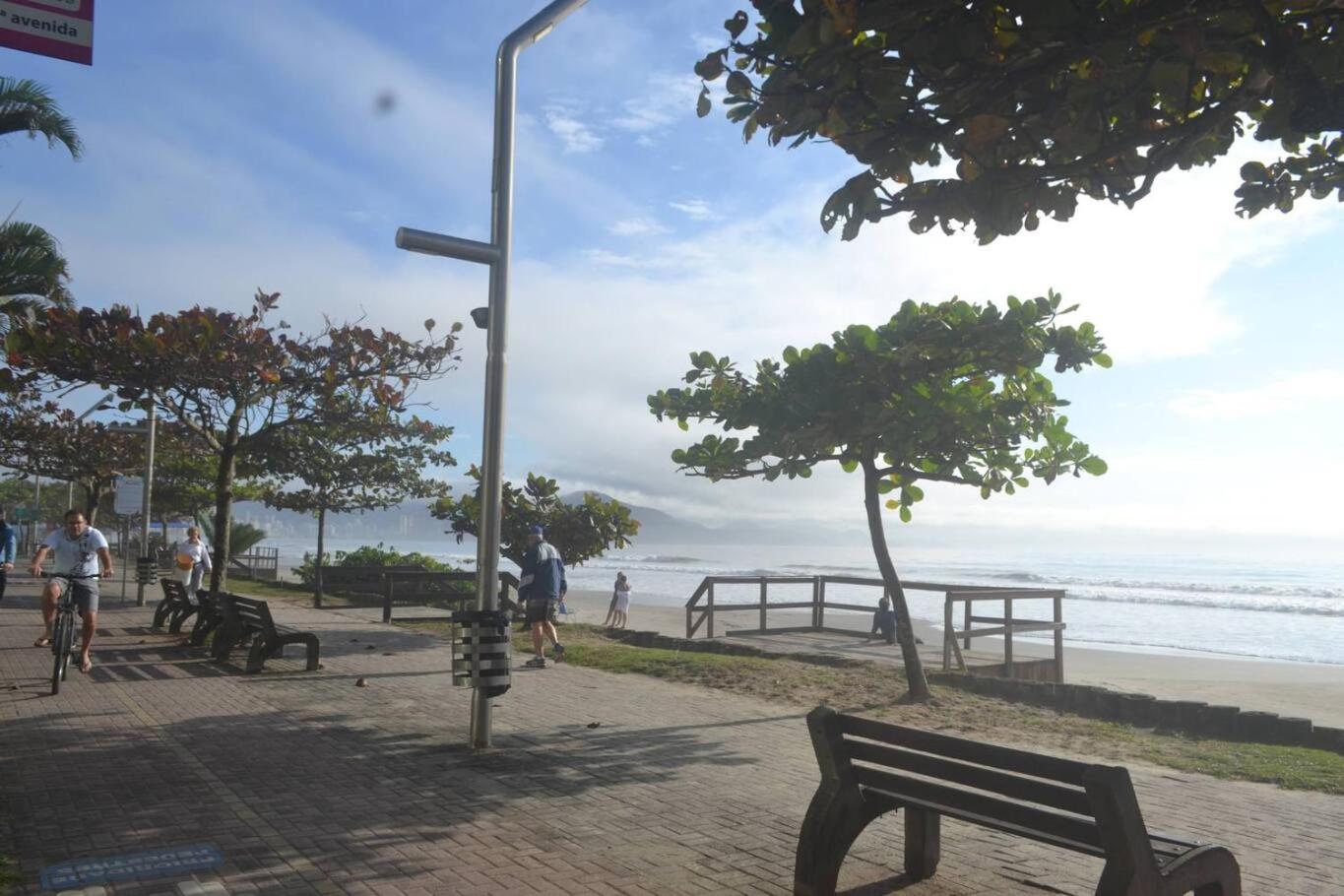 Otimo apto com WiFi a 550m do mar em Itapema SC