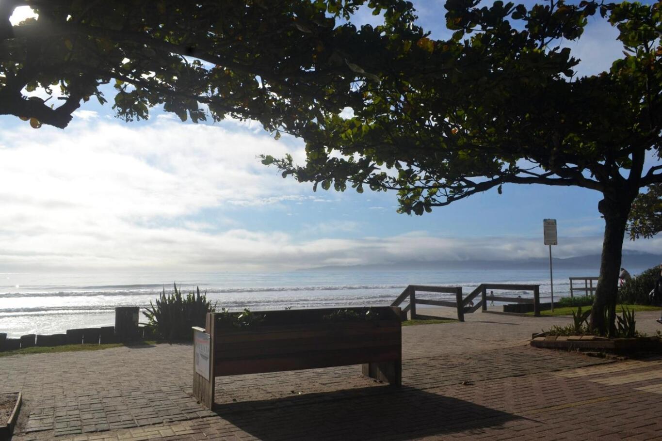 Otimo apto com WiFi a 550m do mar em Itapema SC