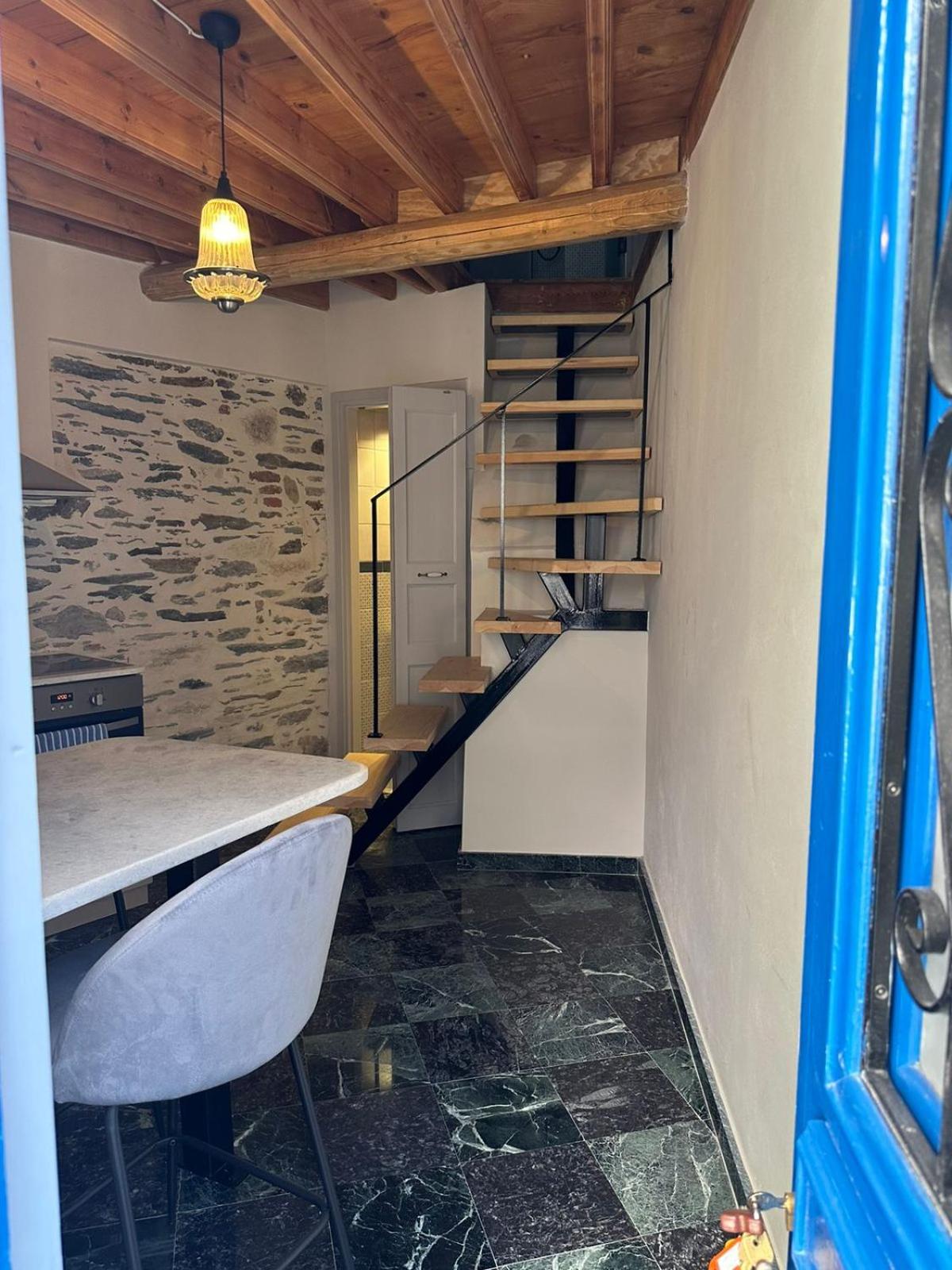 Plomari Geometer House en Plomarion — kitchen