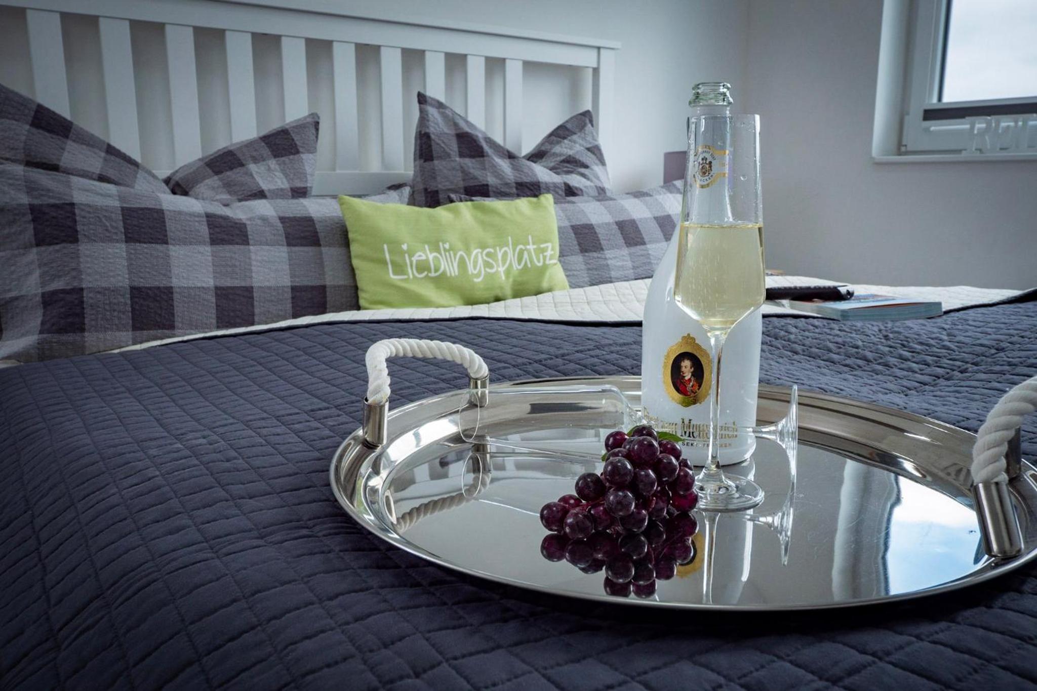 Maisonette Fewo Ostseeflair by Seeblick Ferien ORO, erste Wasserreihe, E-Säule