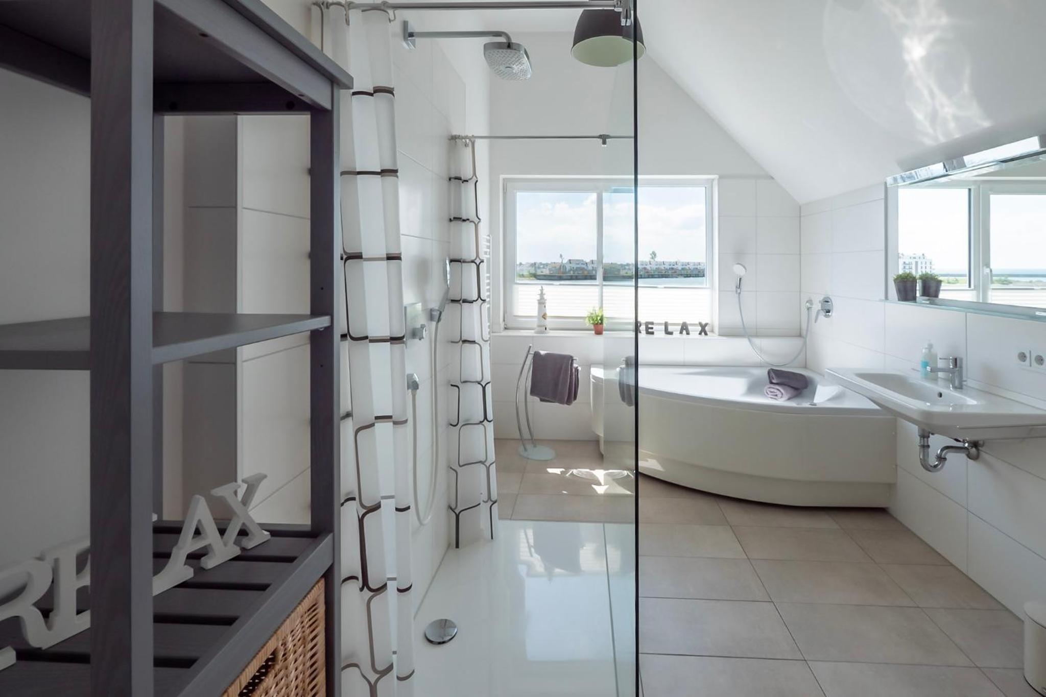 Maisonette Fewo Ostseeflair by Seeblick Ferien ORO, erste Wasserreihe, E-Säule