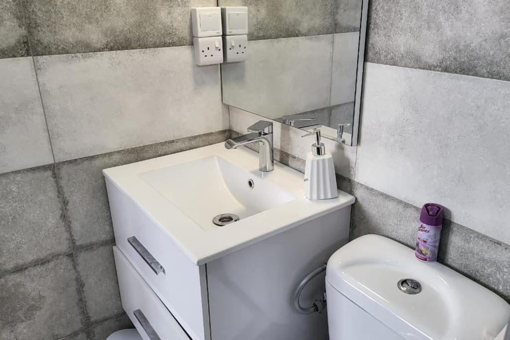 Fully equipped Studio with pool in Grand Bay view 3