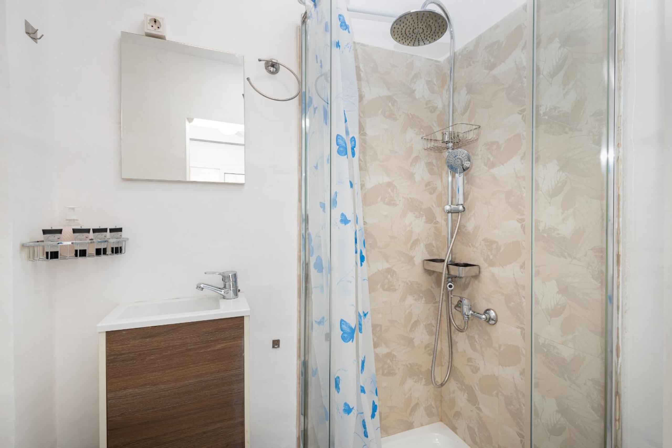 C34 Cosy 4 bdr apt close to Maria Zambrano