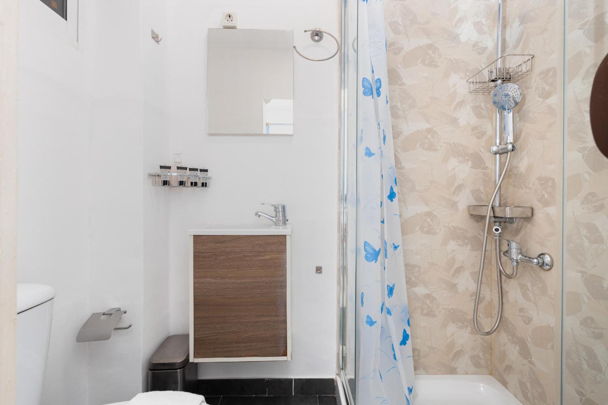 C34 Cosy 4 bdr apt close to Maria Zambrano