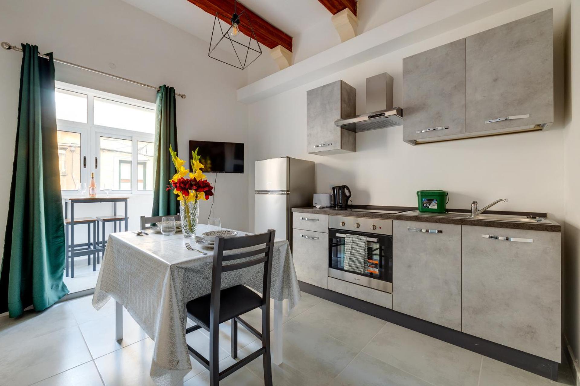 Stylish 1BR Studio Apt in Gzira view 3