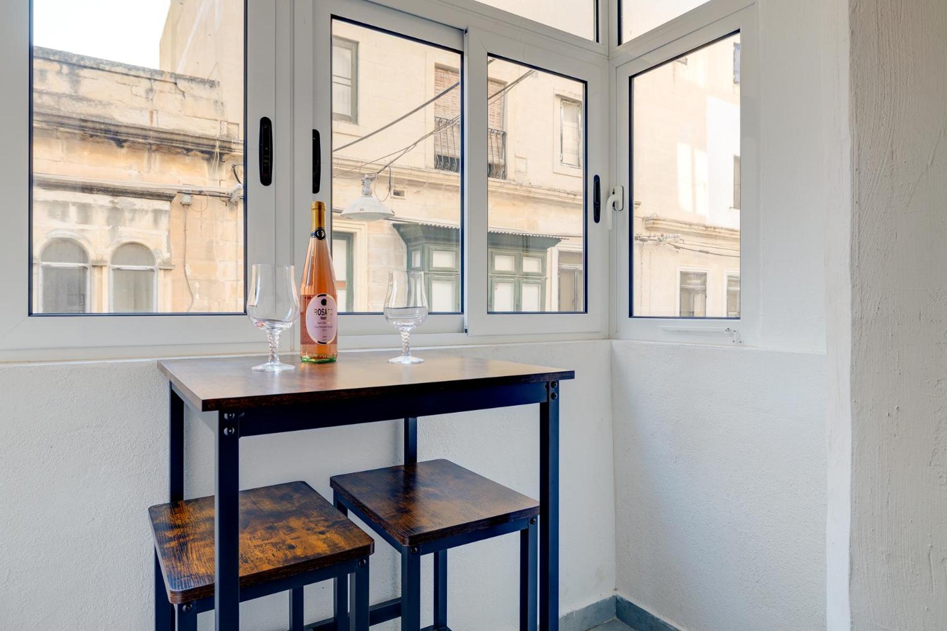 Stylish 1BR Studio Apt in Gzira view 4