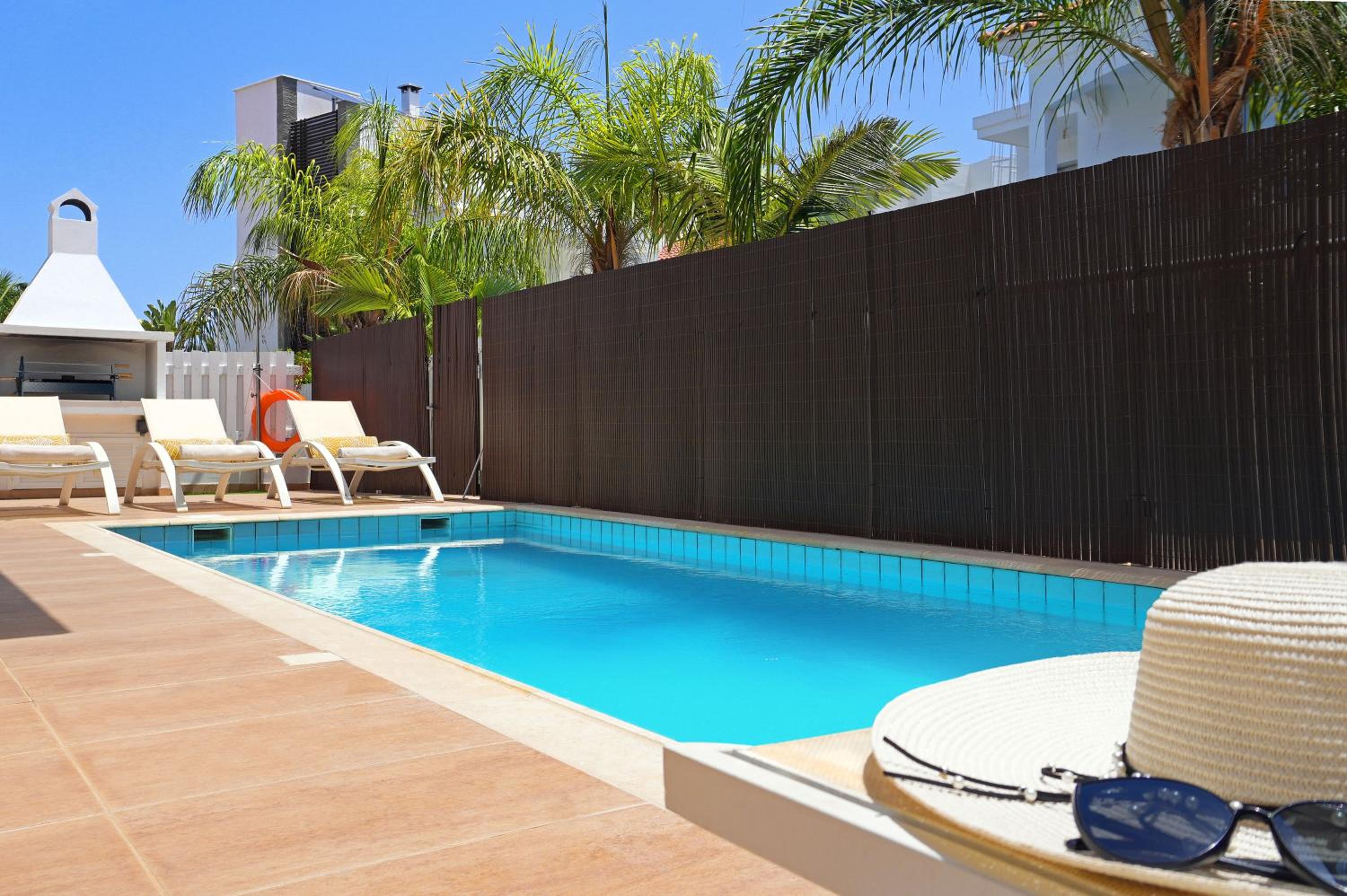 Villa Artemis - 30m from Pernera Beach
