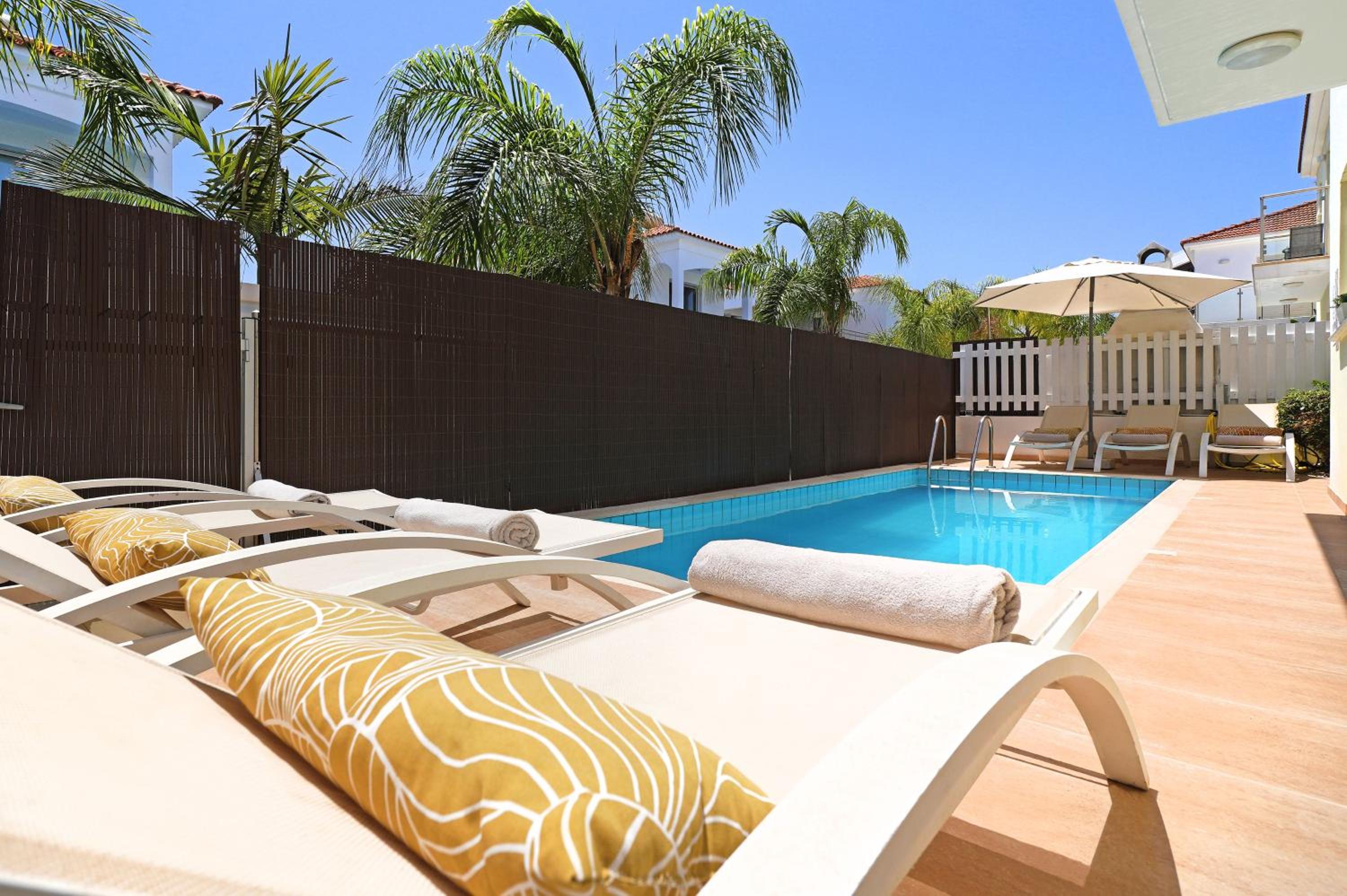 Villa Artemis - 30m from Pernera Beach