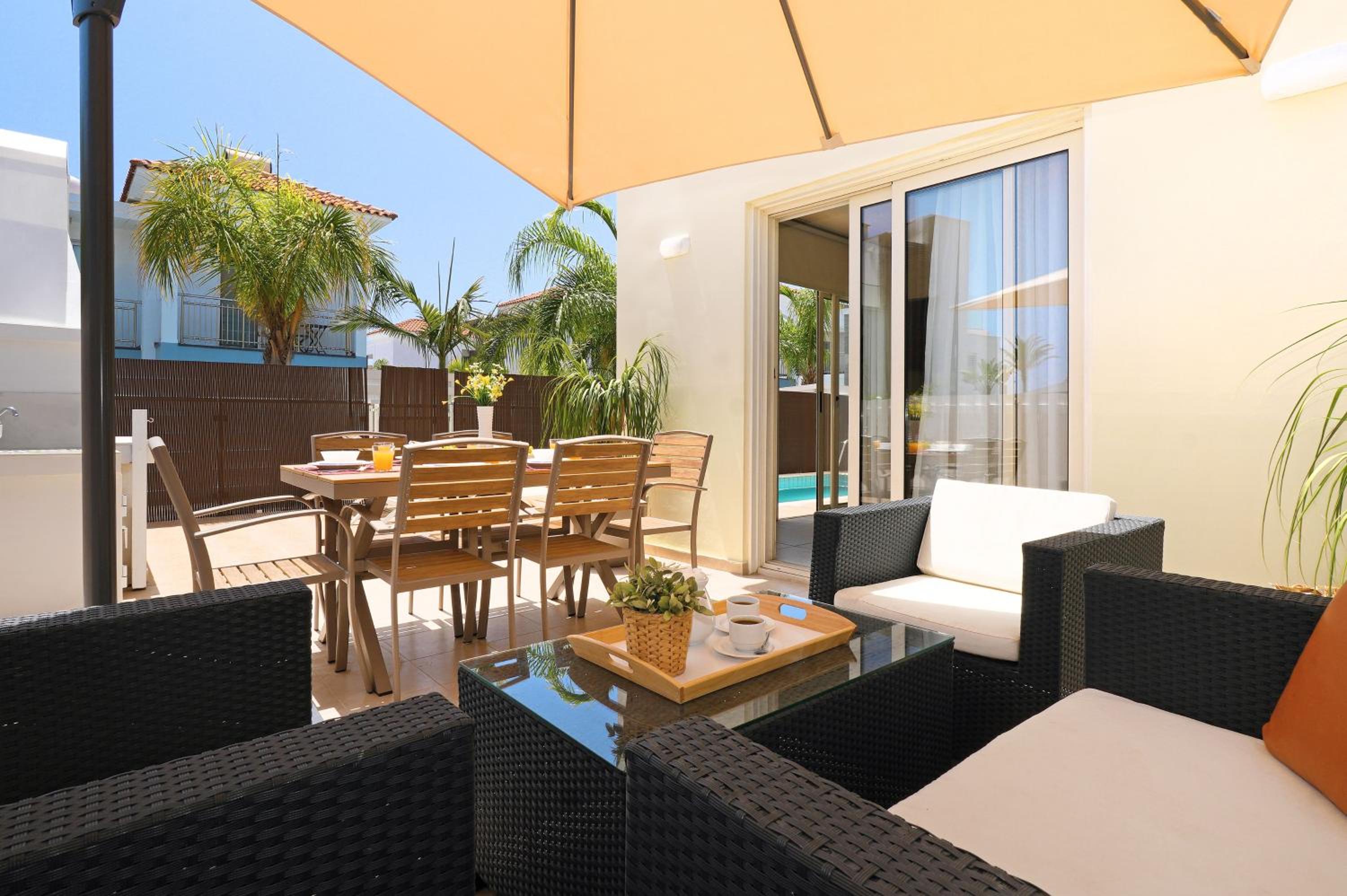 Villa Artemis - 30m from Pernera Beach