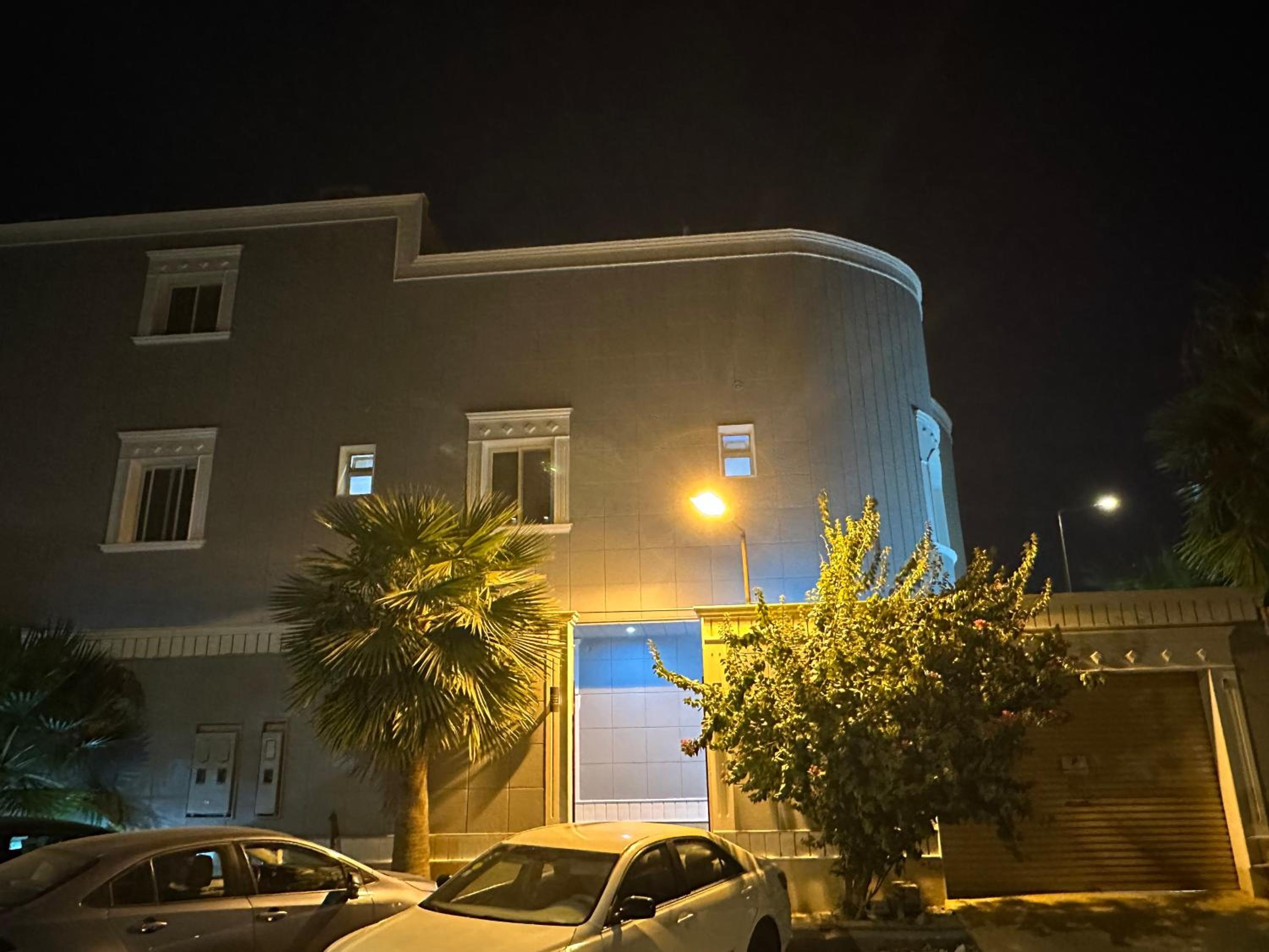 Al nada Modern Apartment