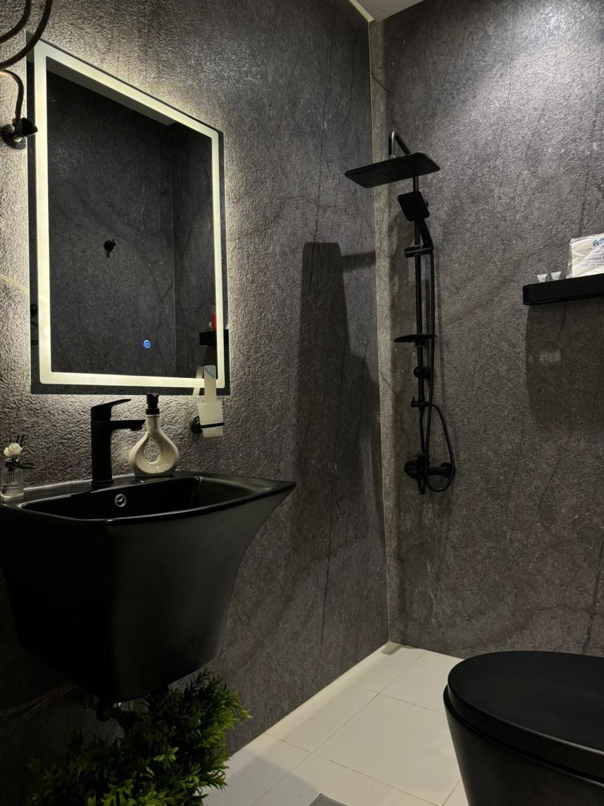 Al nada Modern Apartment