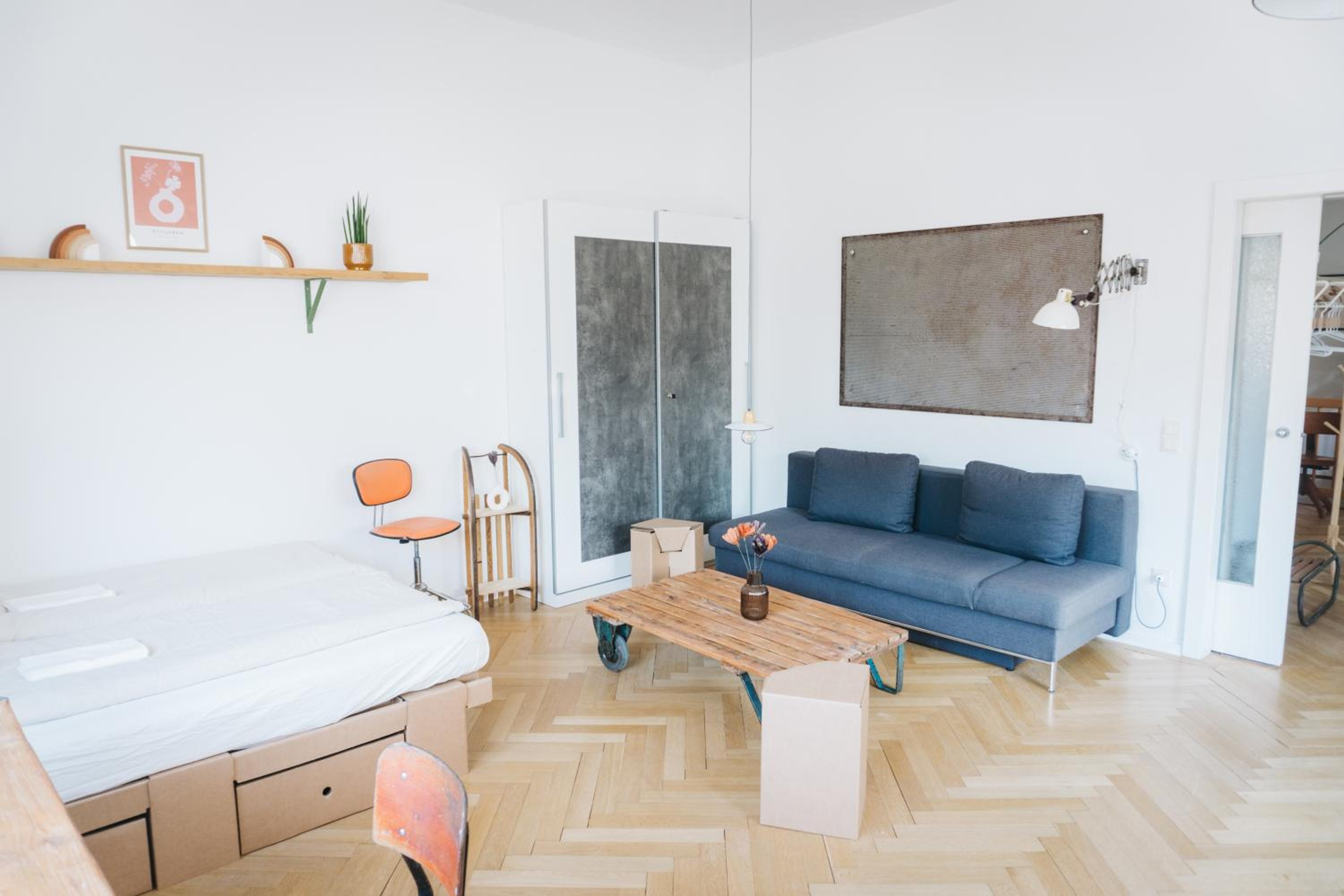 raum life - Vintage Loft - Heimkino Netflix - 2x privat Parkplätze view 5