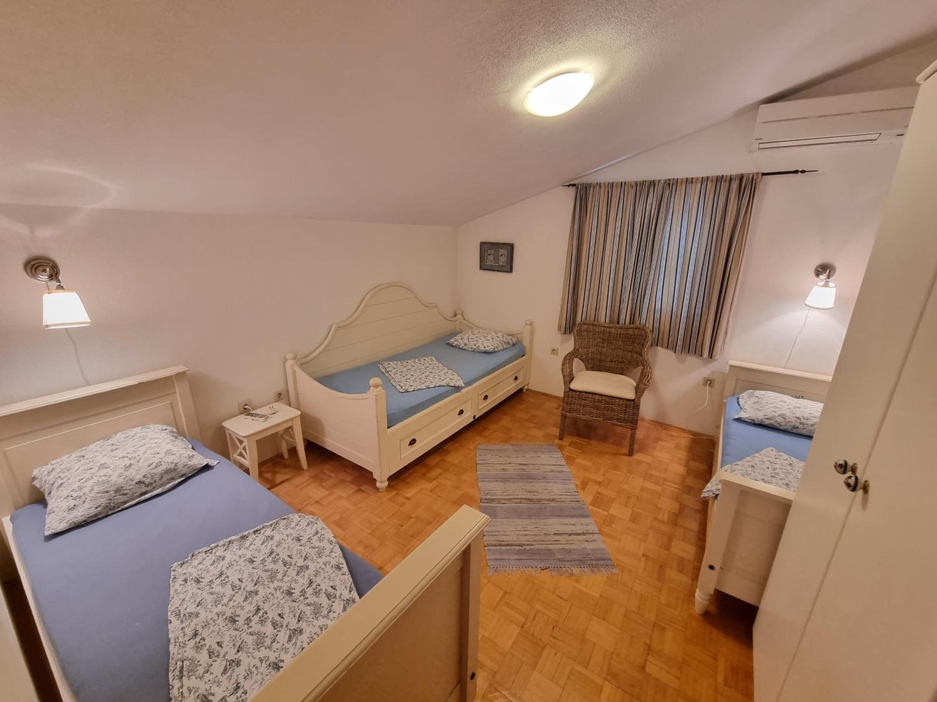 Villa with heated pool, Trogir view 3