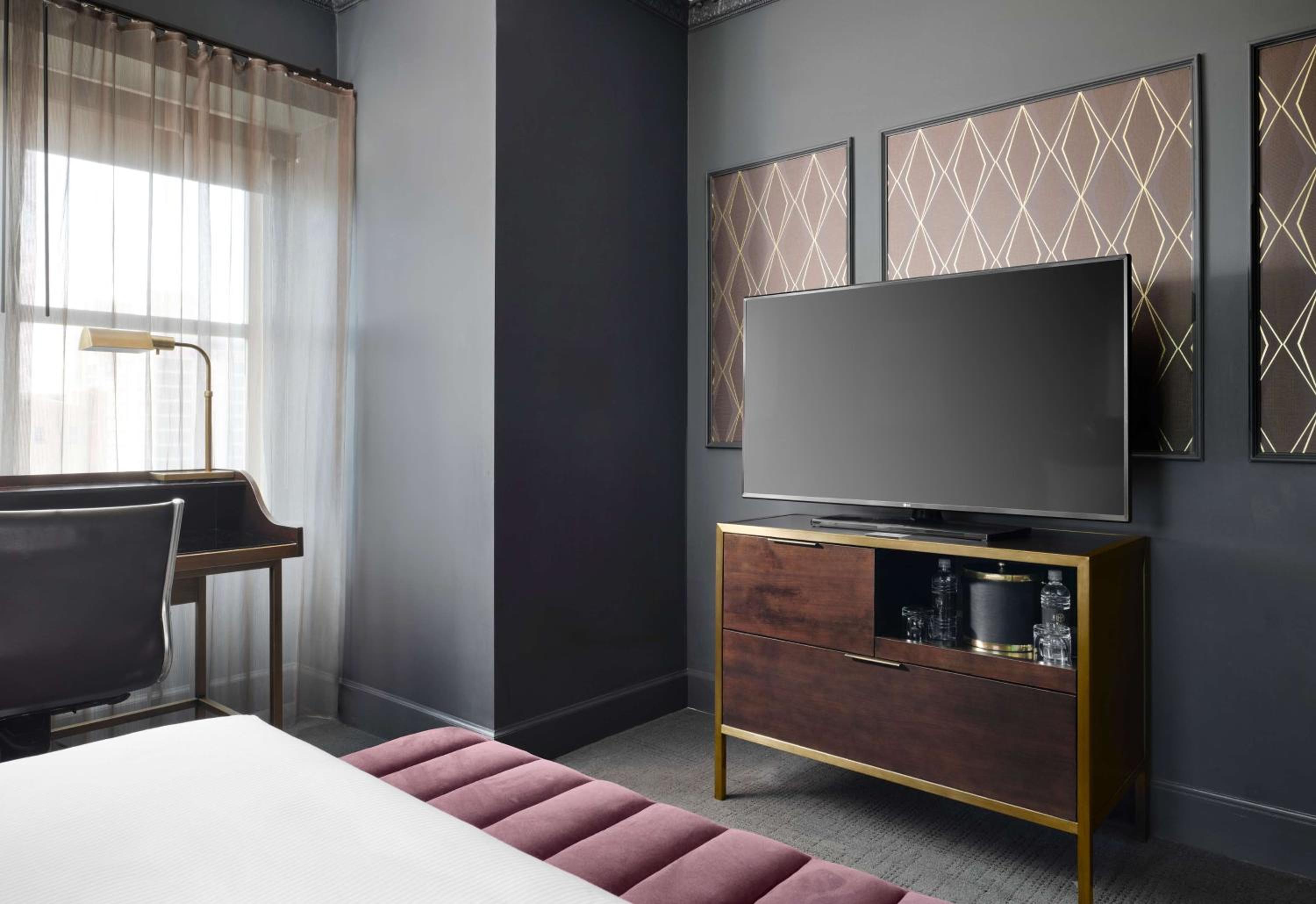 Kansas City Vacations - Hotel Phillips Kansas City, Curio Collection By Hilton - Property Image 9