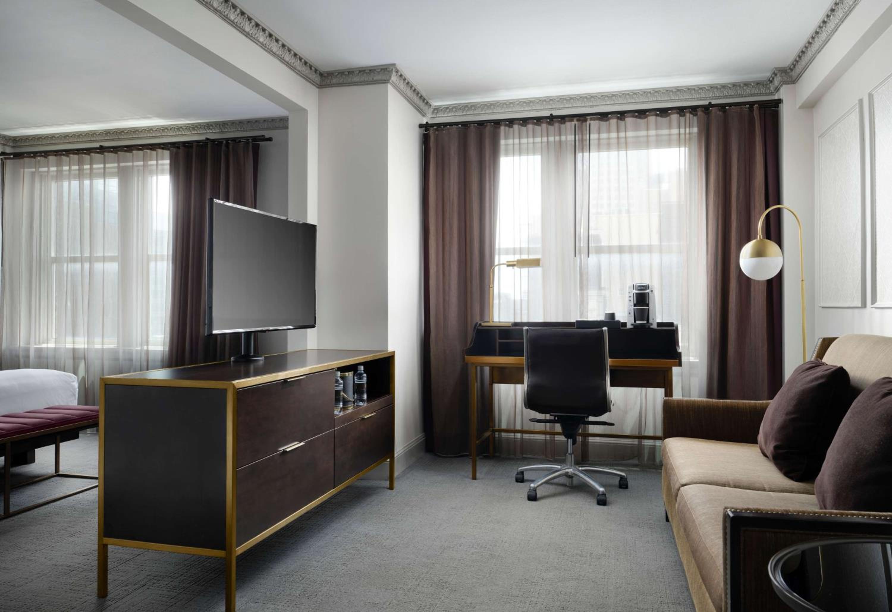 Kansas City Vacations - Hotel Phillips Kansas City, Curio Collection By Hilton - Property Image 49