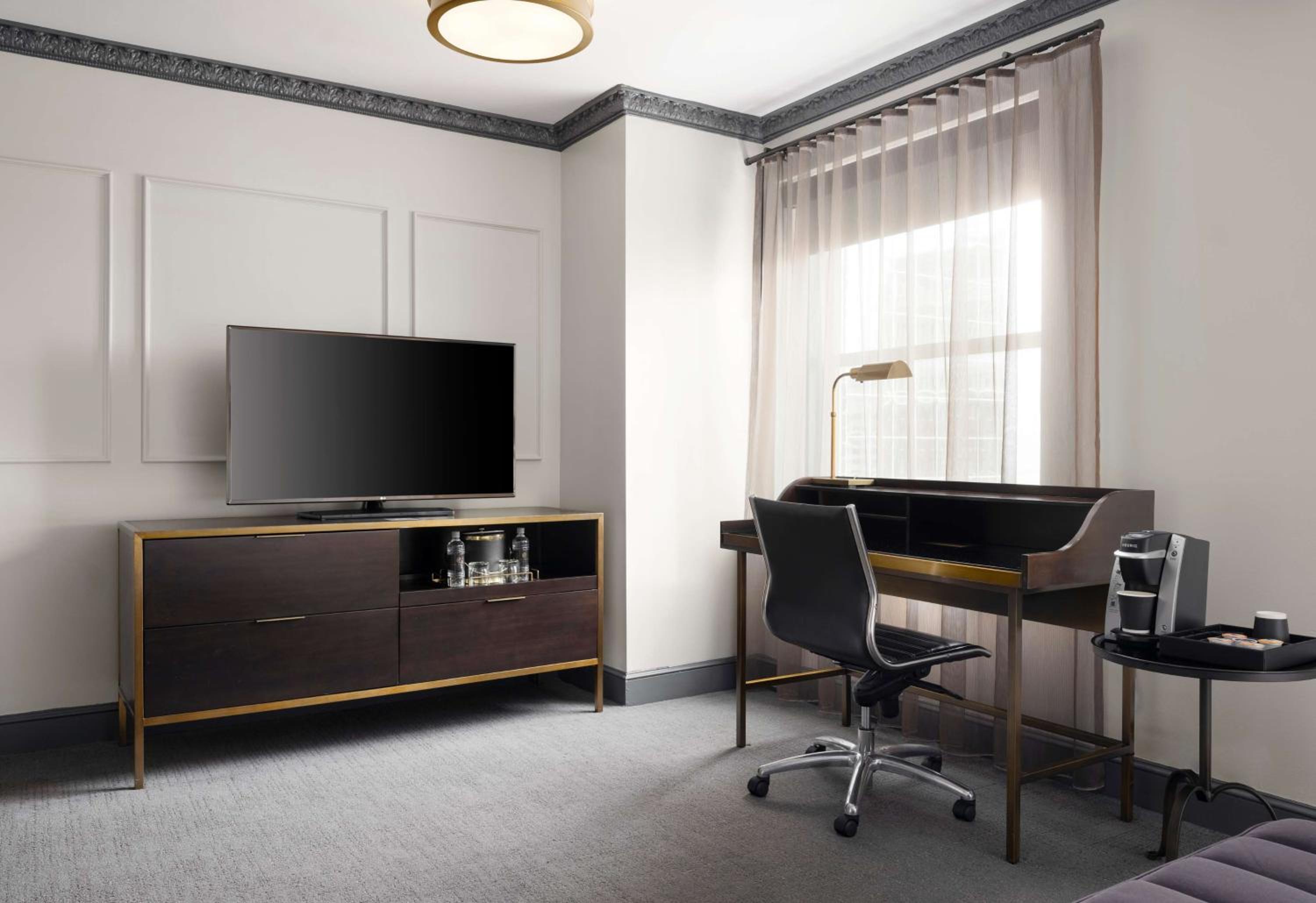 Kansas City Vacations - Hotel Phillips Kansas City, Curio Collection By Hilton - Property Image 48