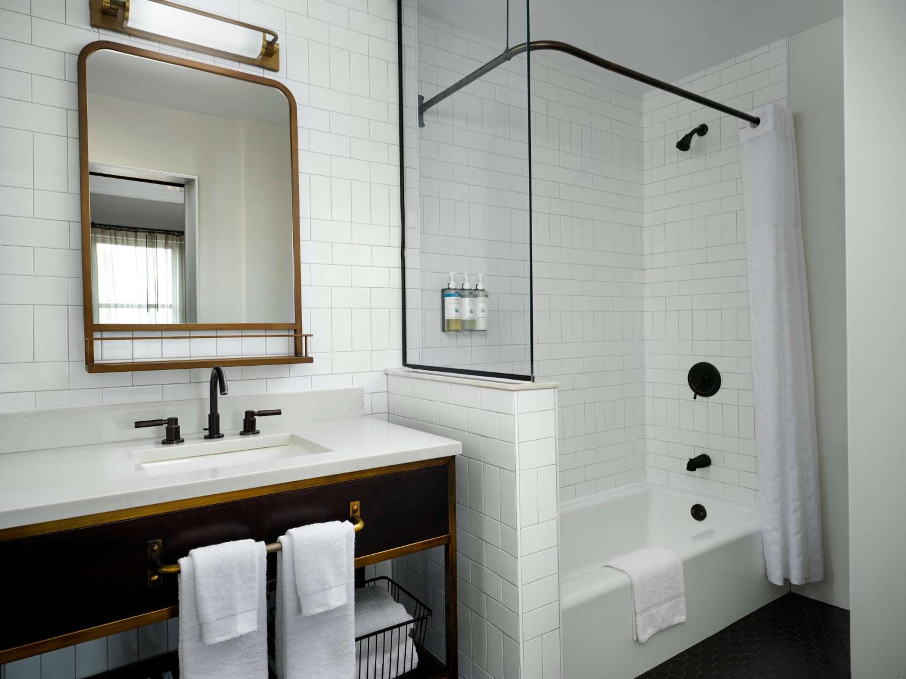 Kansas City Vacations - Hotel Phillips Kansas City, Curio Collection By Hilton - Property Image 39