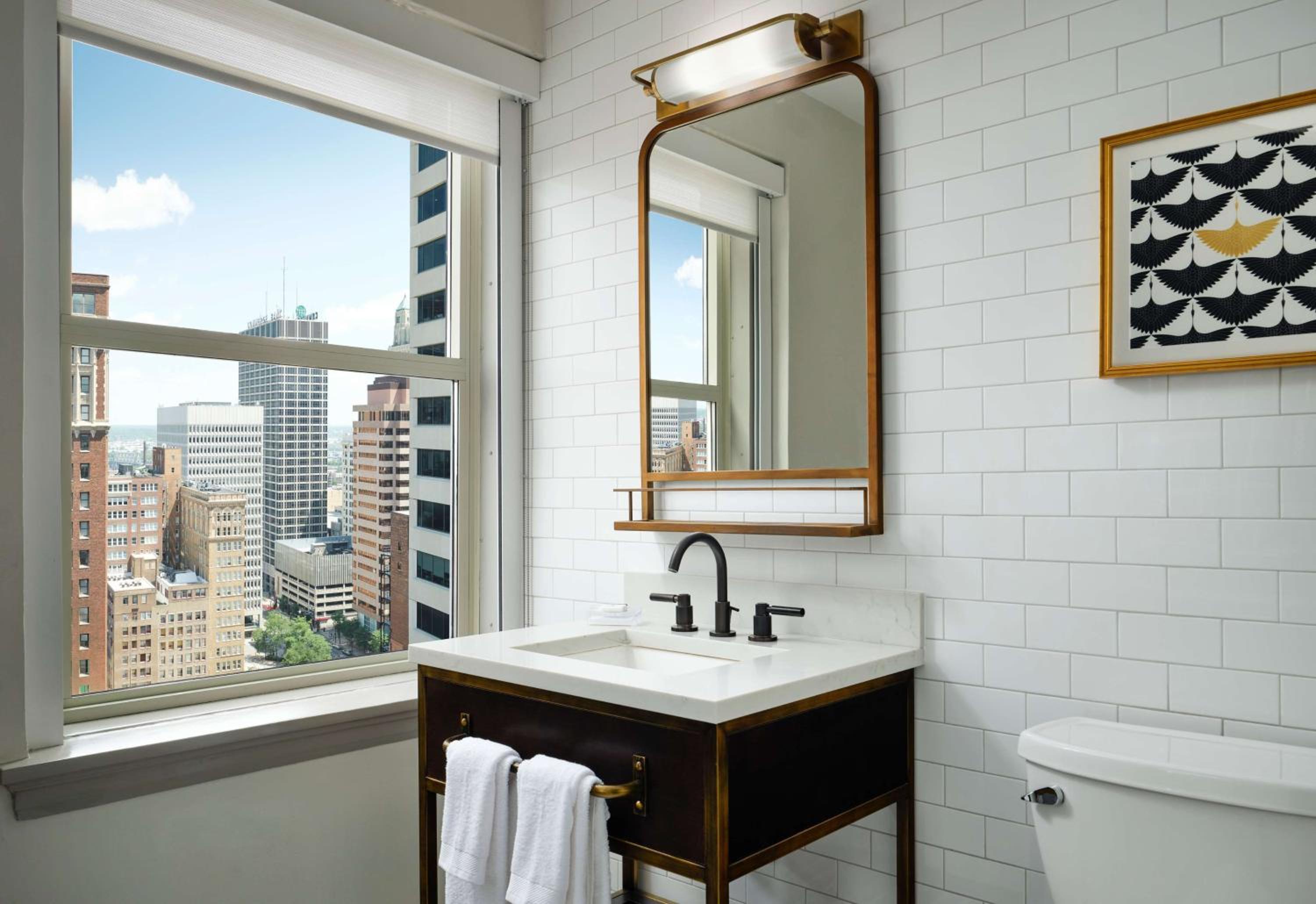 Kansas City Vacations - Hotel Phillips Kansas City, Curio Collection By Hilton - Property Image 8