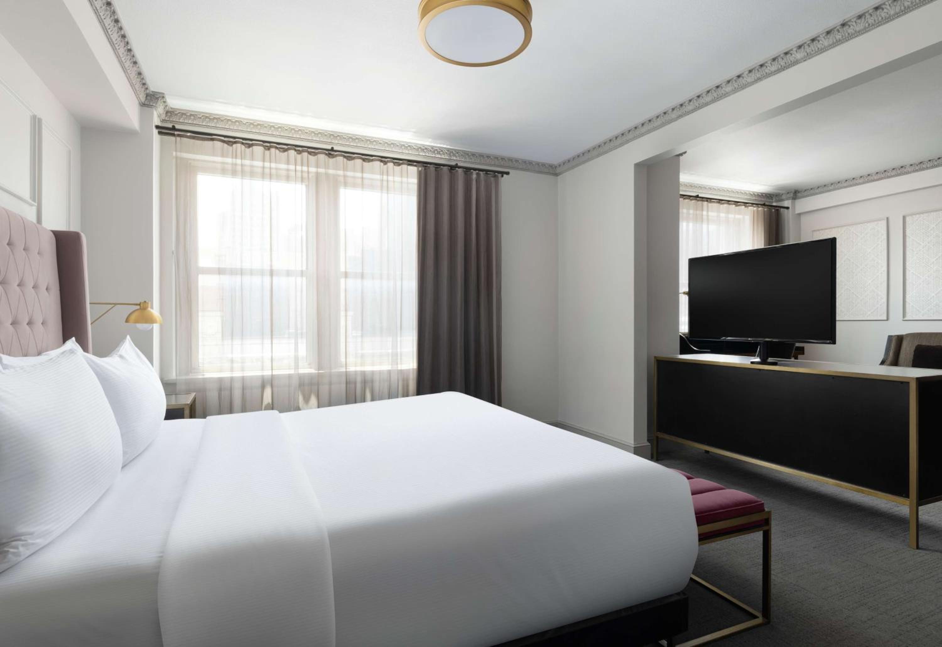 Kansas City Vacations - Hotel Phillips Kansas City, Curio Collection By Hilton - Property Image 5